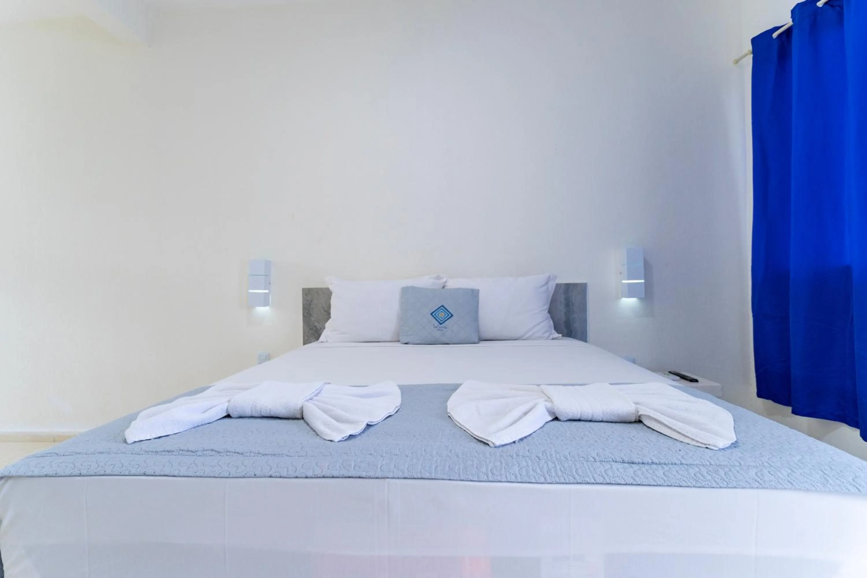 Bed in La Suite Praia Hotel