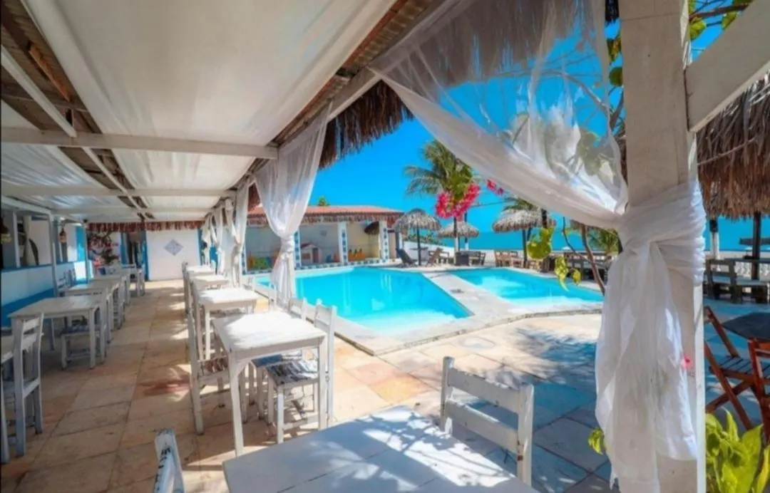 Restaurant/places to eat in La Suite Praia Hotel