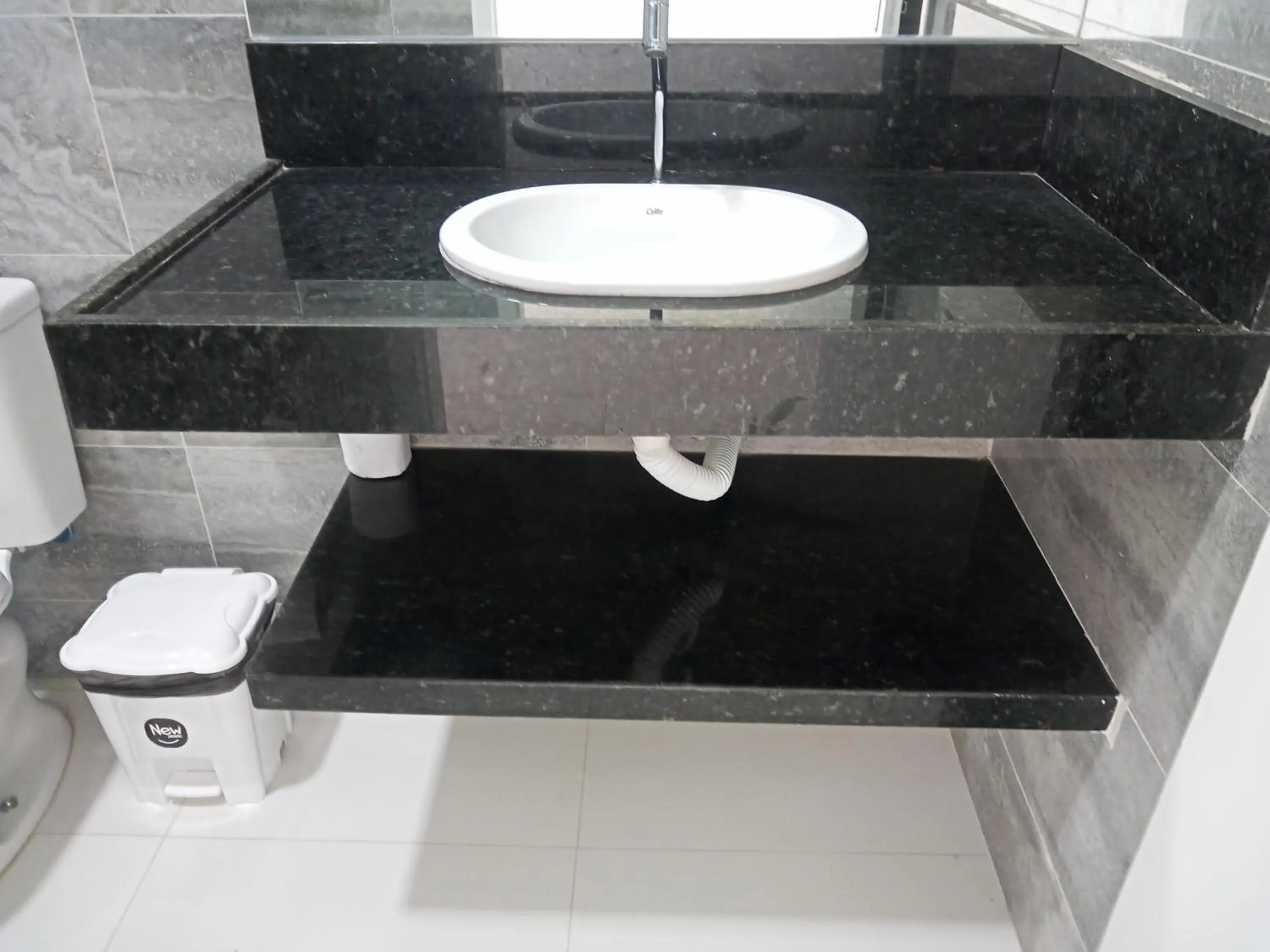 Bathroom in La Suite Praia Hotel