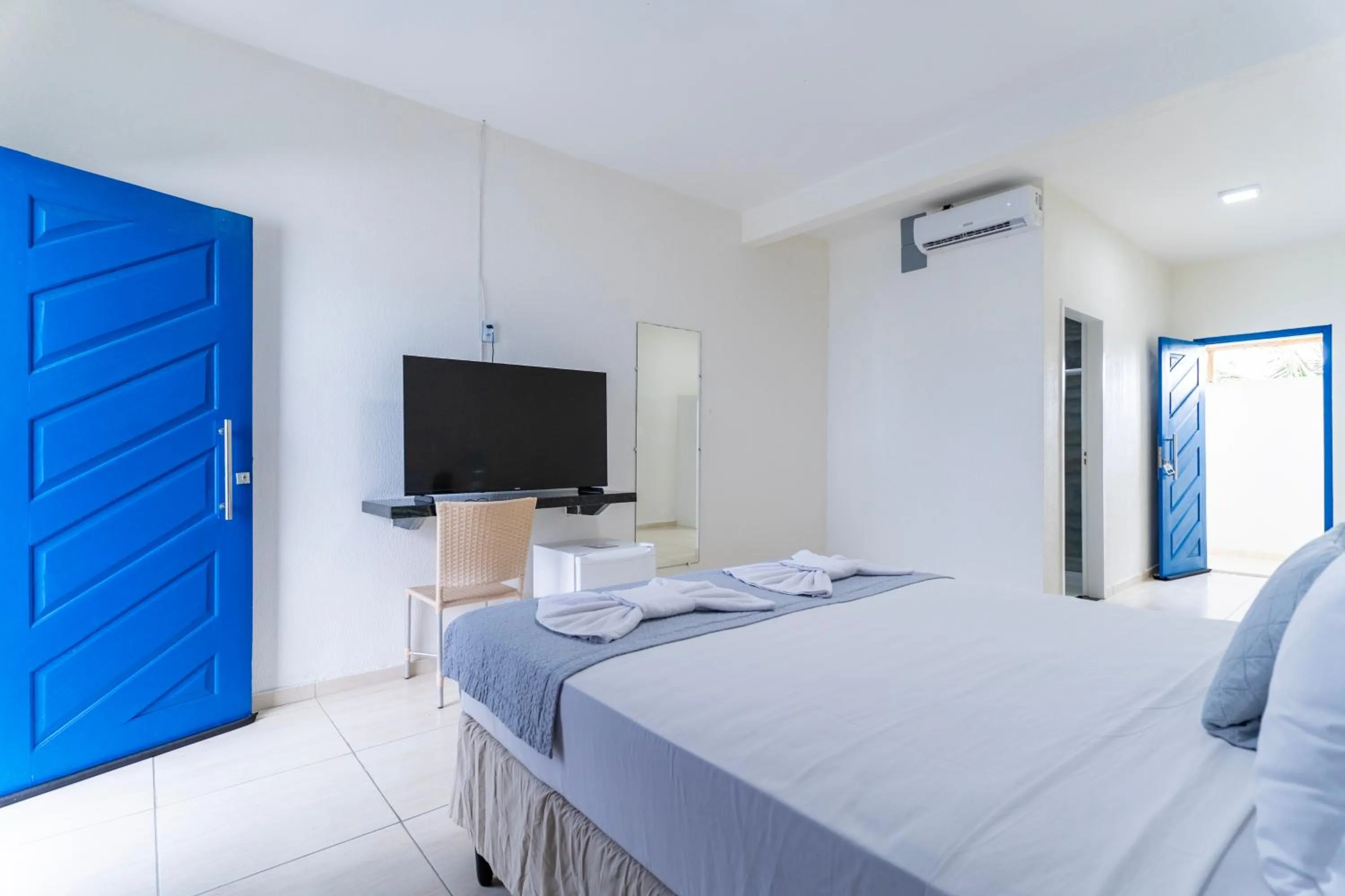 Bed in La Suite Praia Hotel