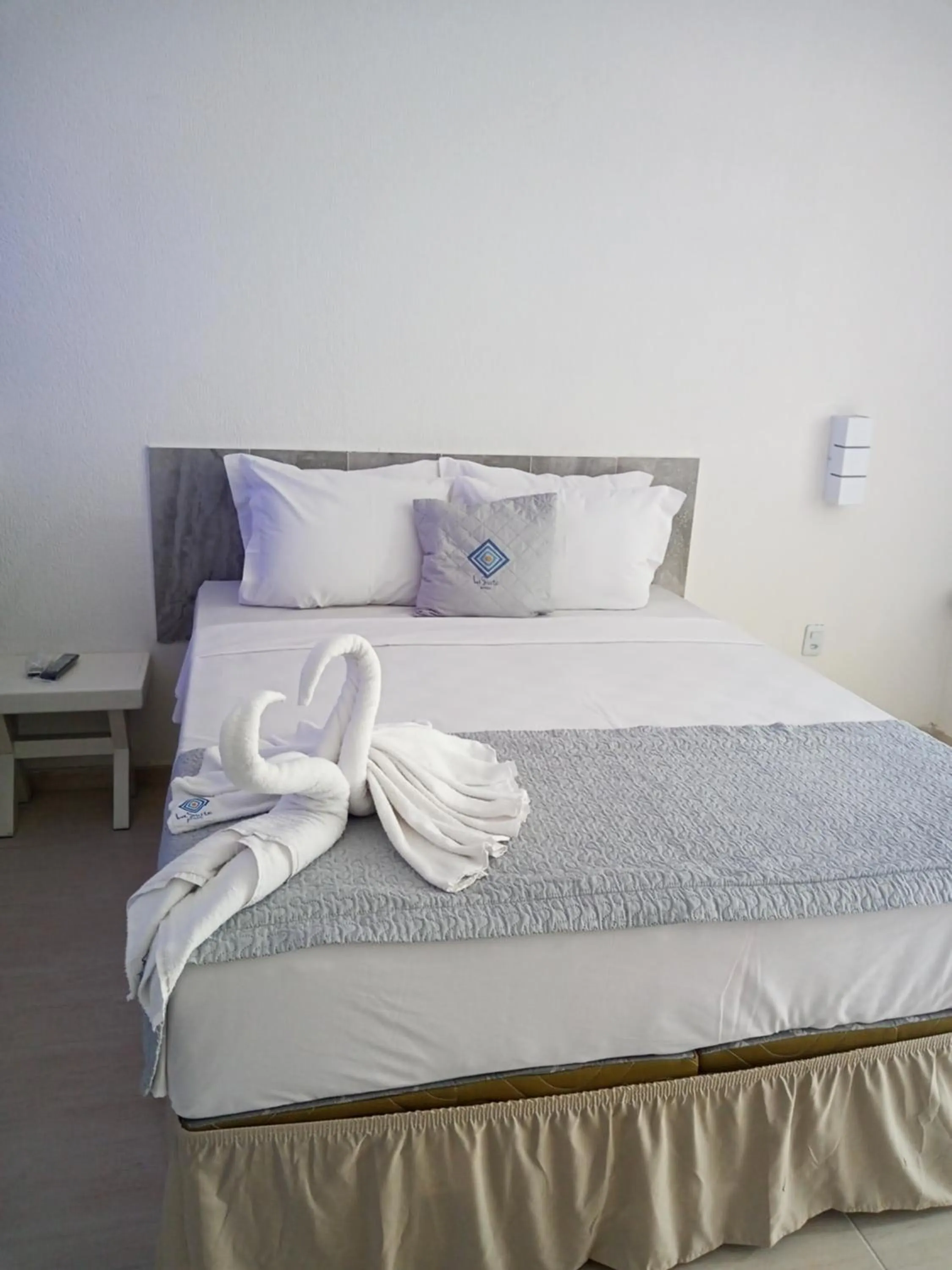 Bed in La Suite Praia Hotel