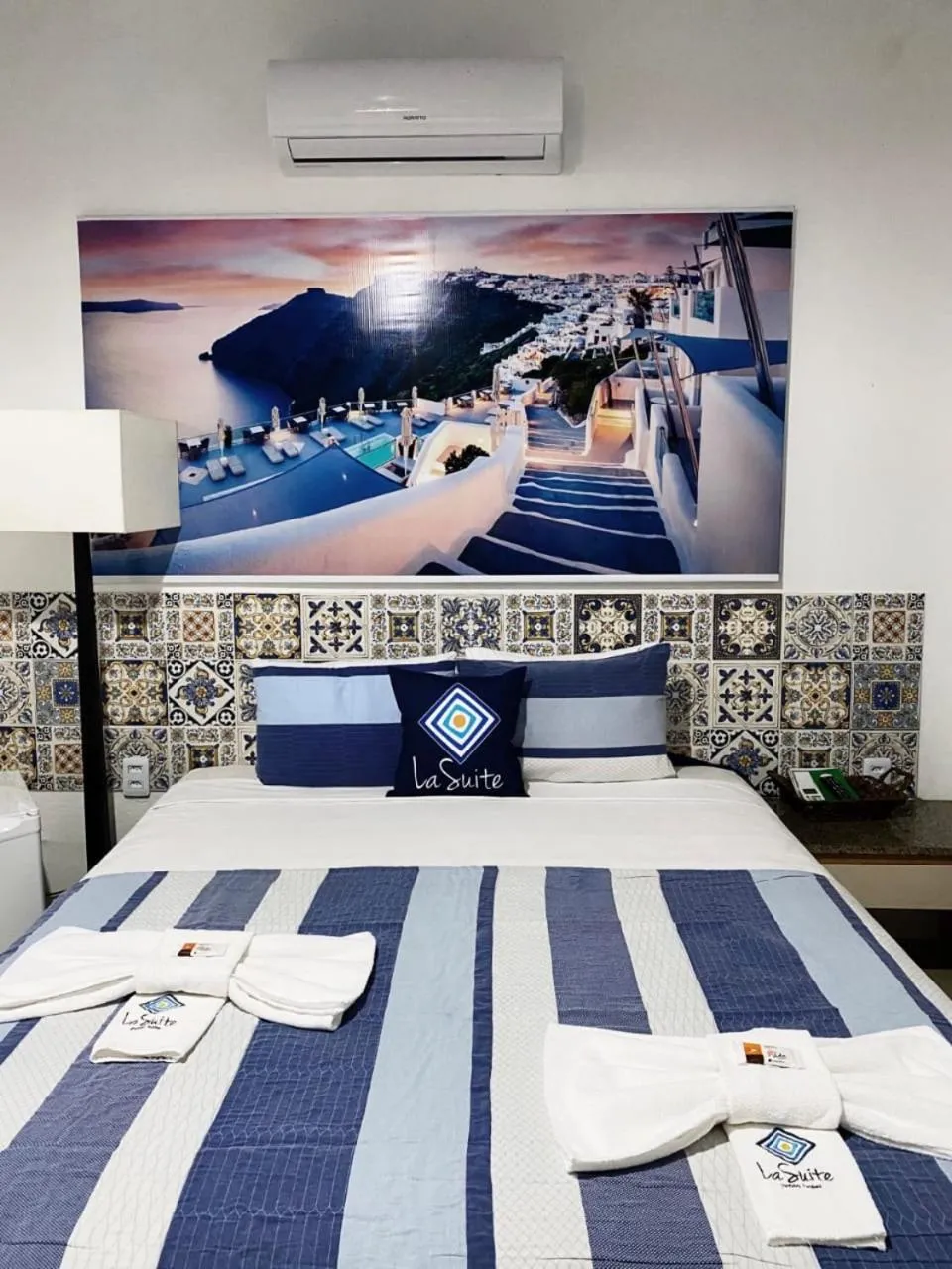 Bed in La Suite Praia Hotel