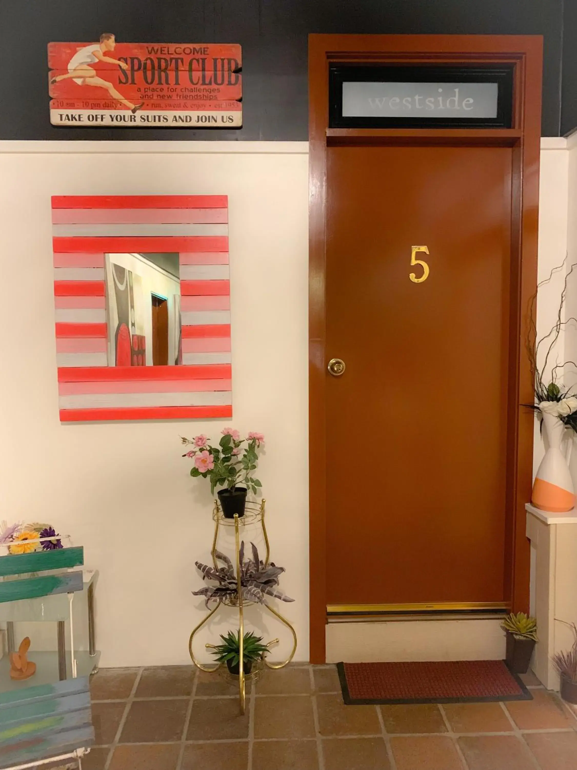 Small Compact Motel Style Room (internal window only) in Westside Studio Apartments Small Compact Motel Style Room (internal window only) in Westside Studio Apartments