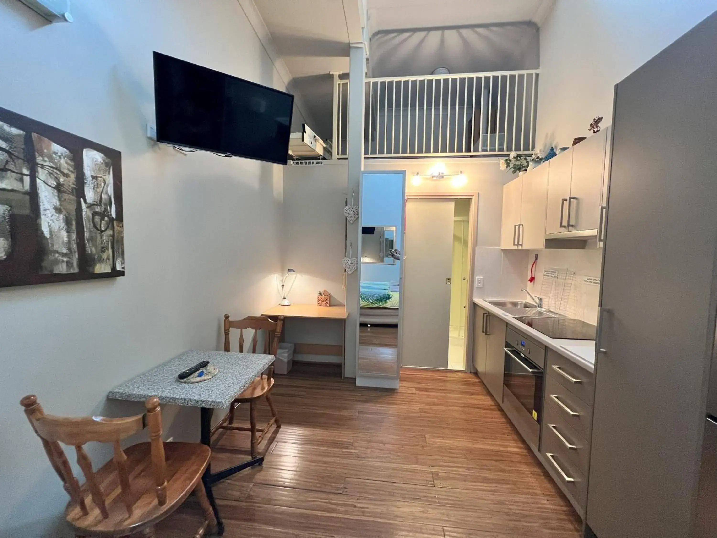 King Studio in Westside Studio Apartments King Studio in Westside Studio Apartments