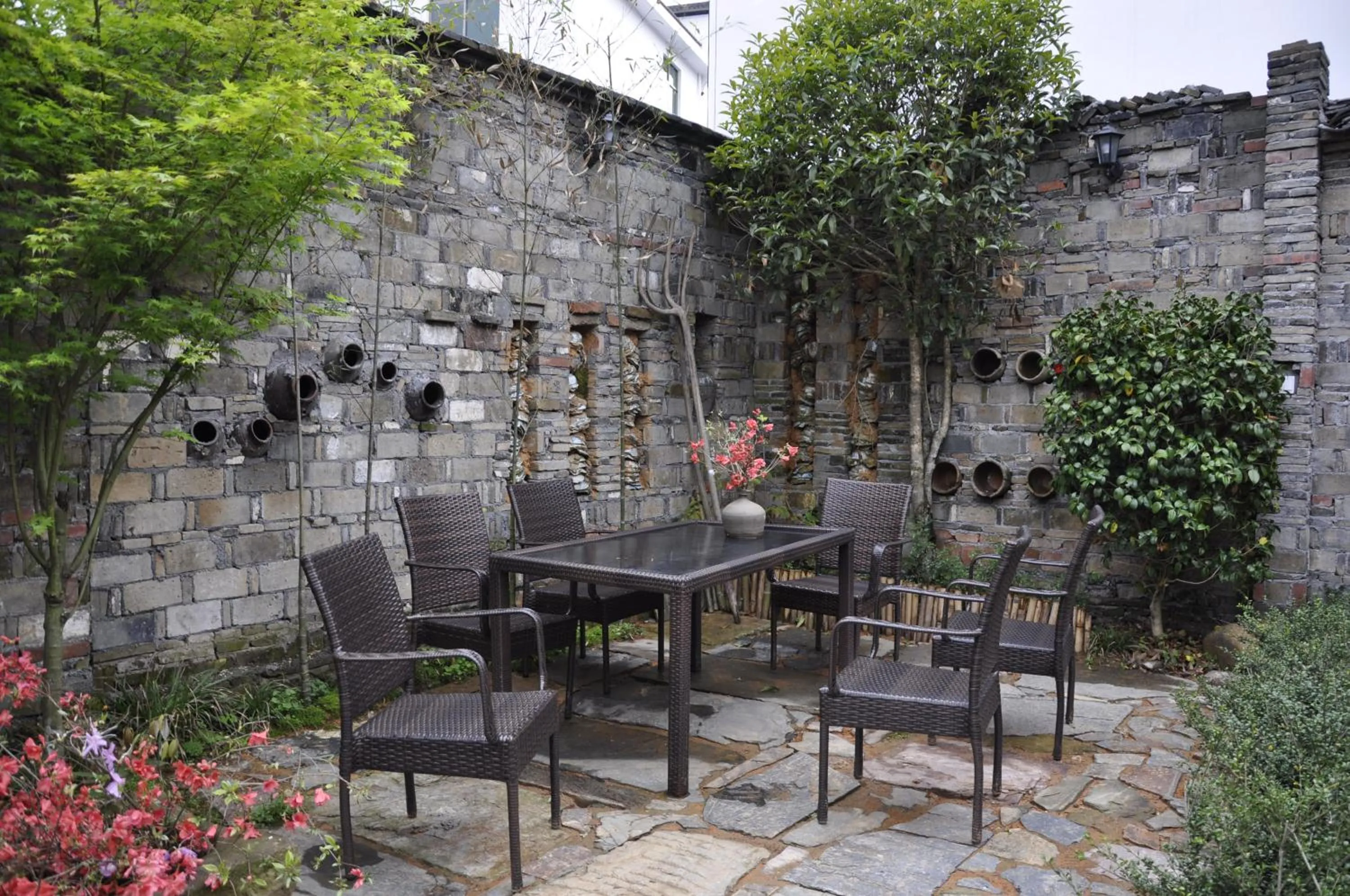 Garden in WuYuan QiYe YanXiang Guesthouse