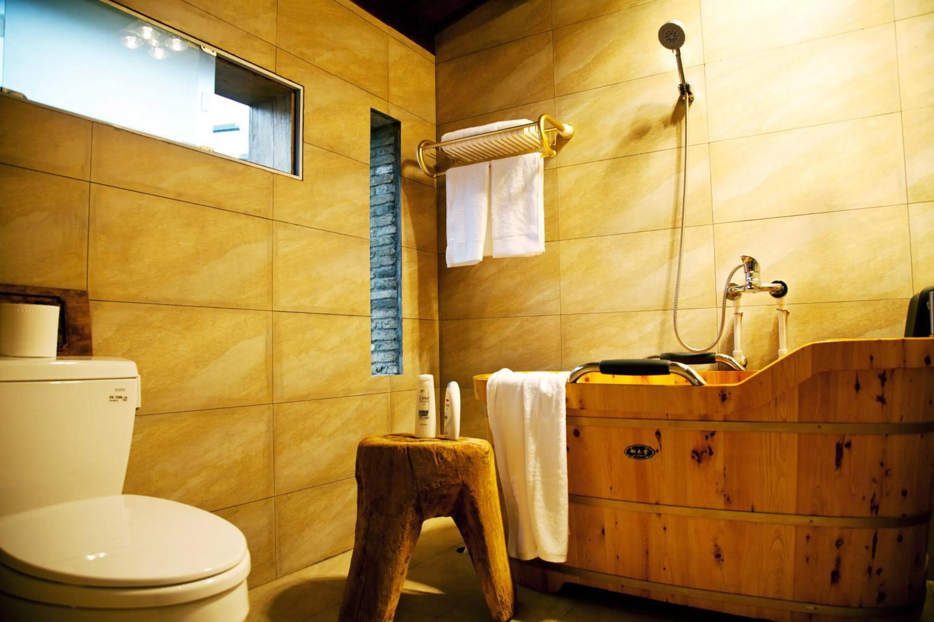 Bathroom in WuYuan QiYe YanXiang Guesthouse