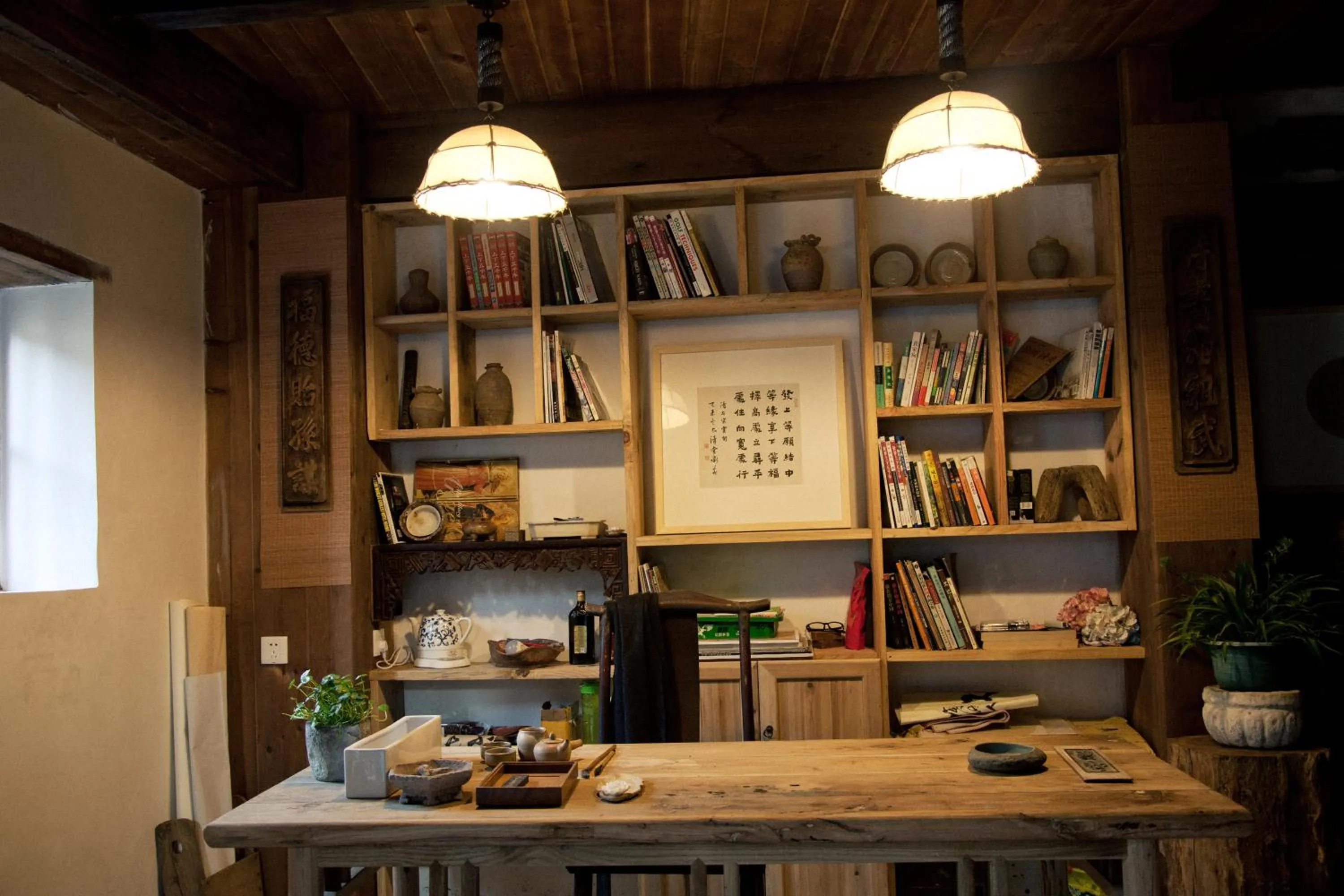 Library in WuYuan QiYe YanXiang Guesthouse