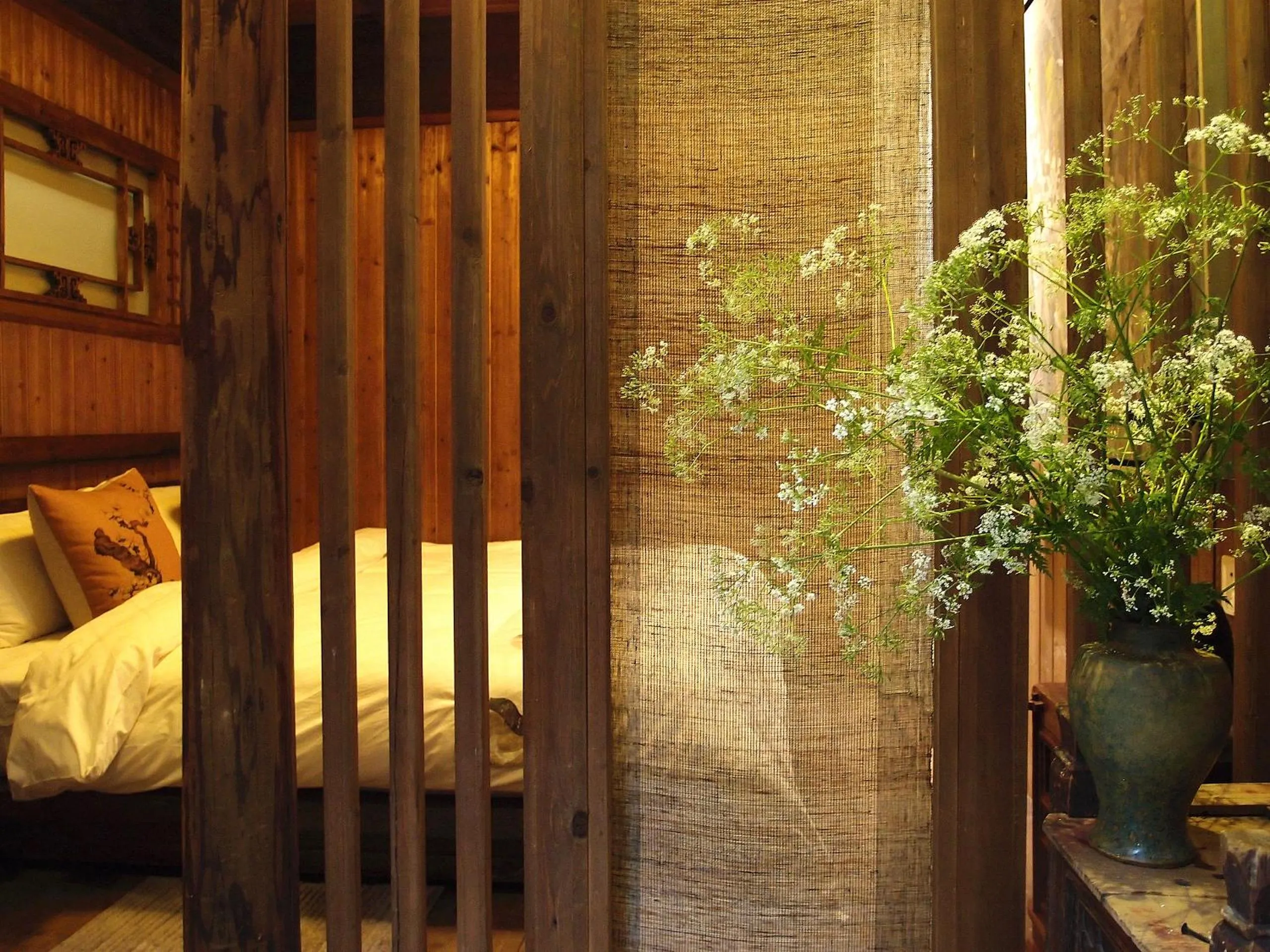 Decorative detail, Bed in WuYuan QiYe YanXiang Guesthouse