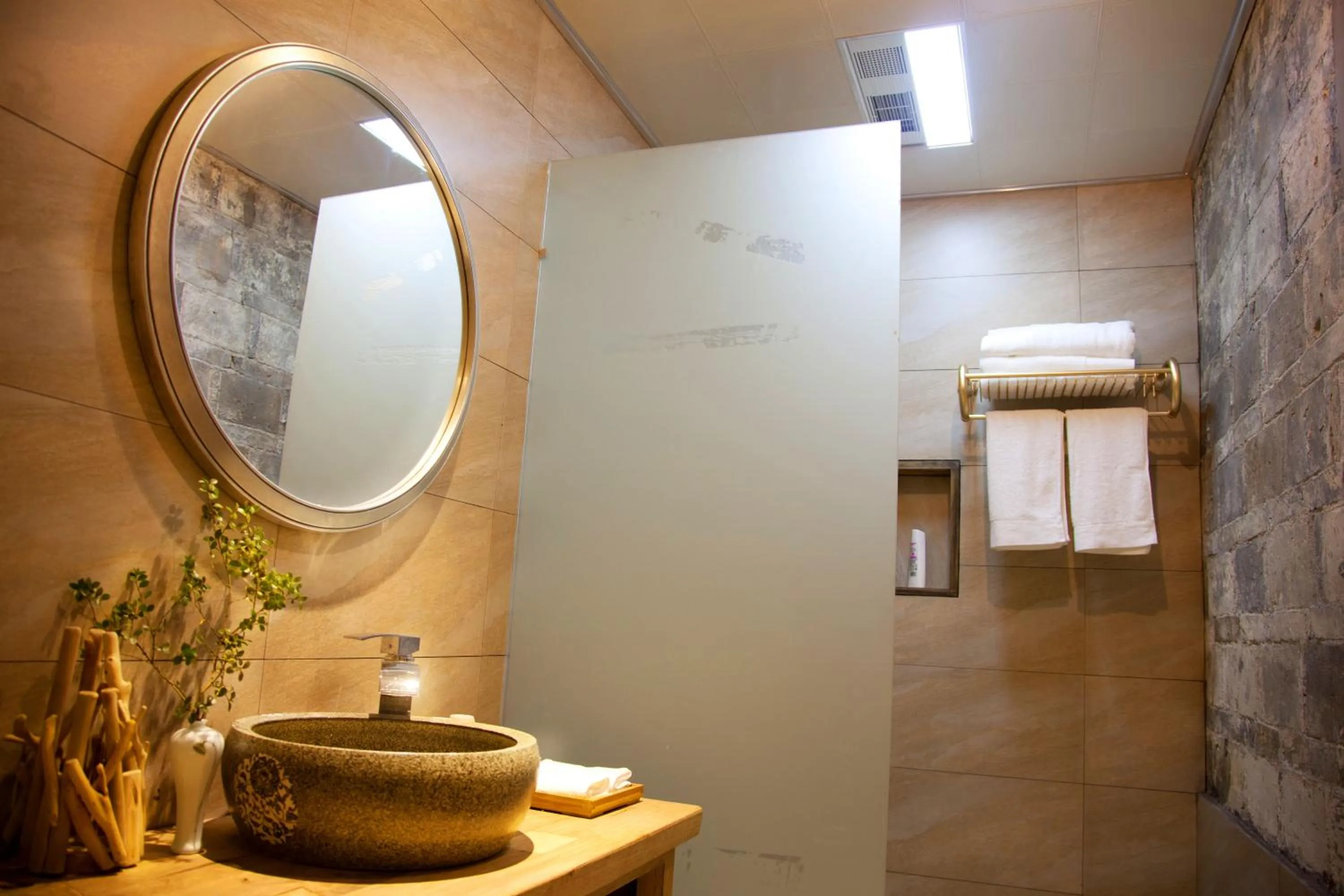 Bathroom in WuYuan QiYe YanXiang Guesthouse