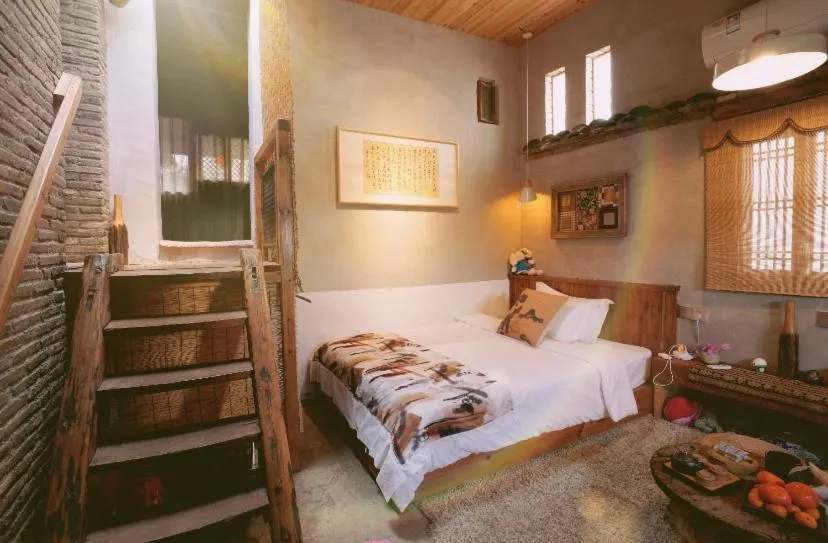 Bed in WuYuan QiYe YanXiang Guesthouse