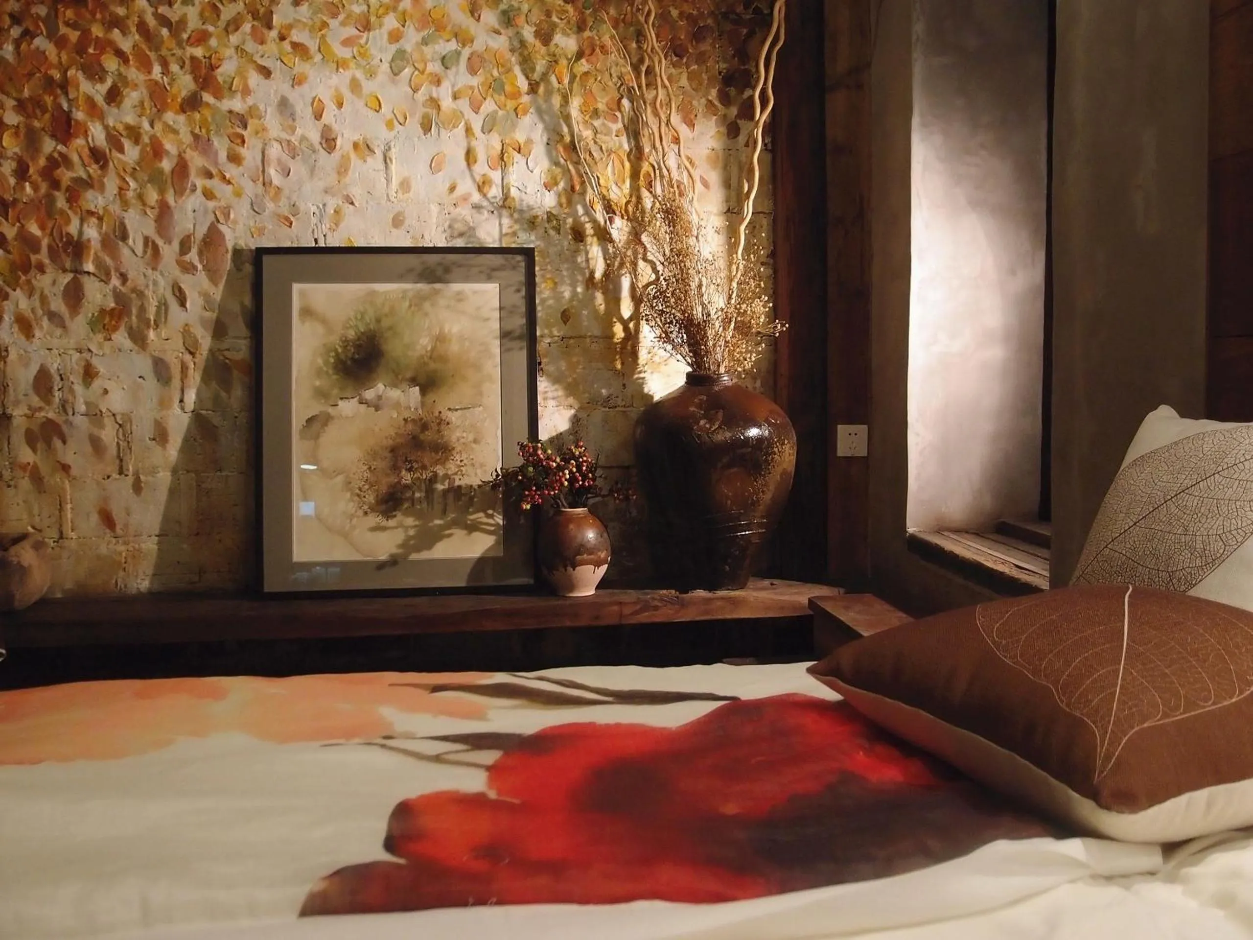 Decorative detail, Bed in WuYuan QiYe YanXiang Guesthouse