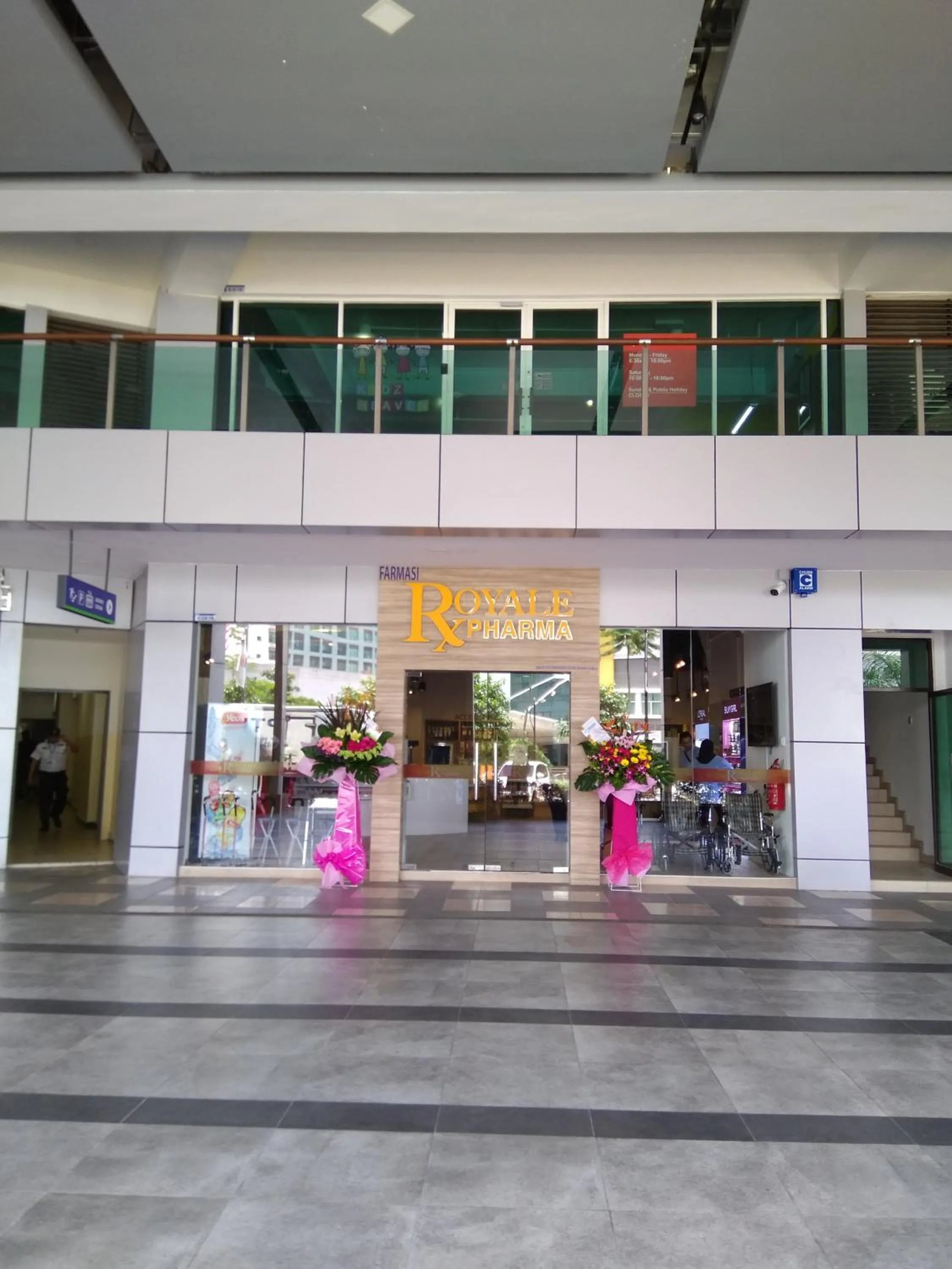 On-site shops in Shah Suites Vista Alam