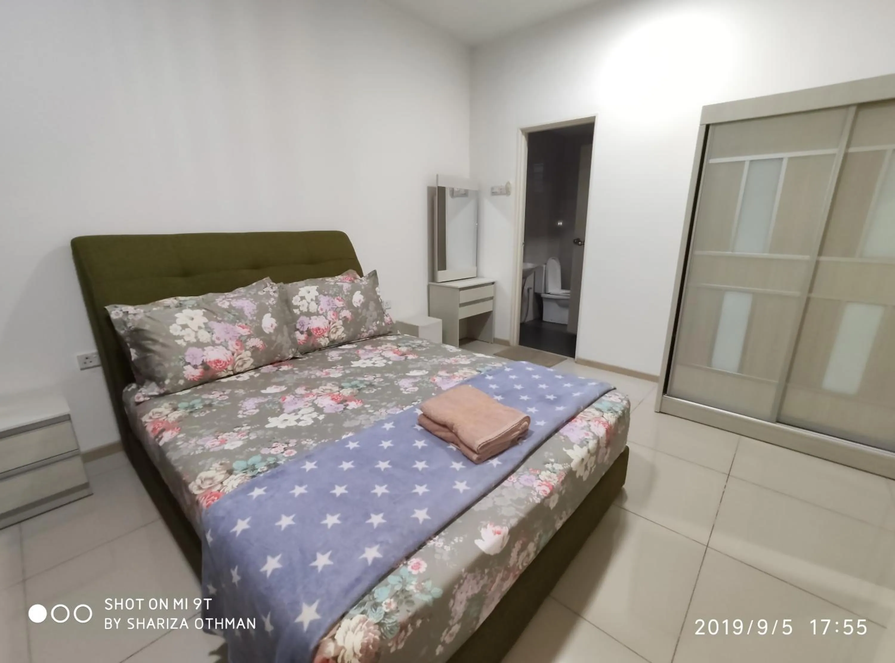 Bed in Shah Suites Vista Alam