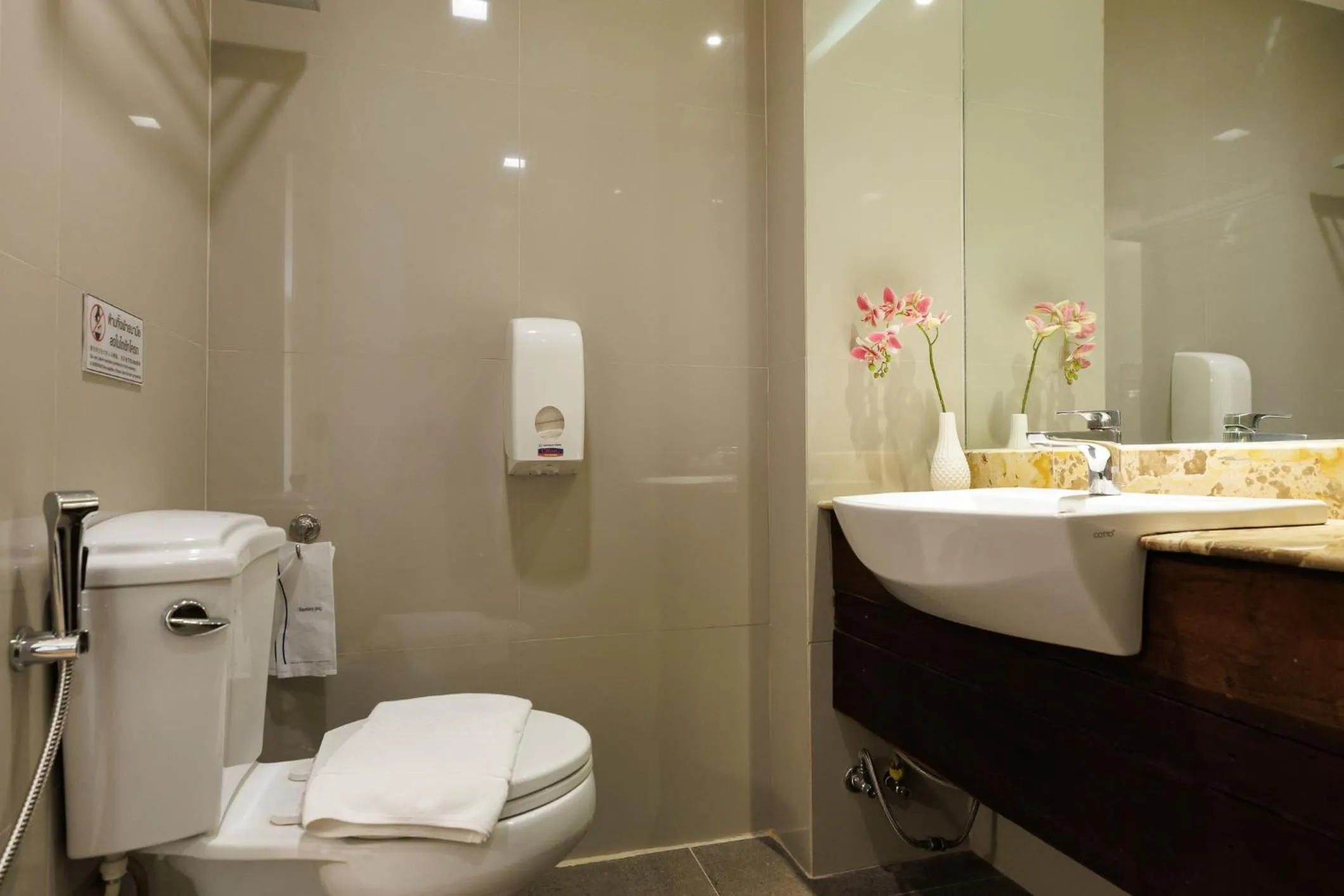 Bathroom in Le Charcoa Hotel