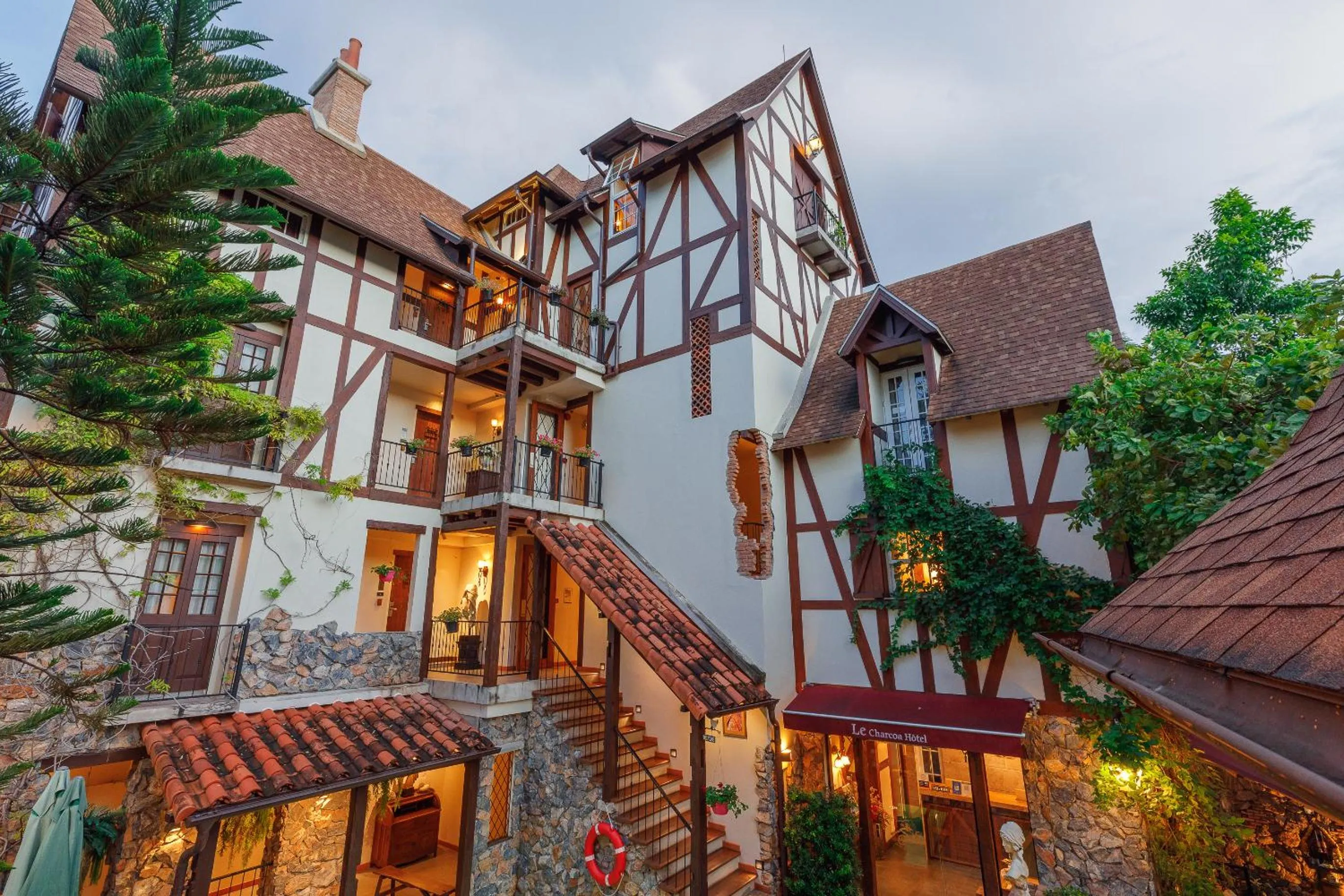 Property building in Le Charcoa Hotel