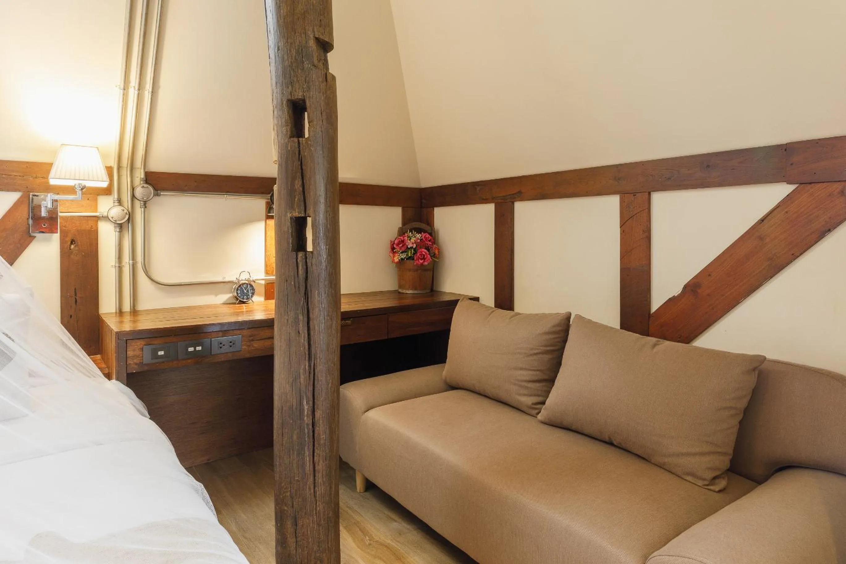 Seating area, Bed in Le Charcoa Hotel