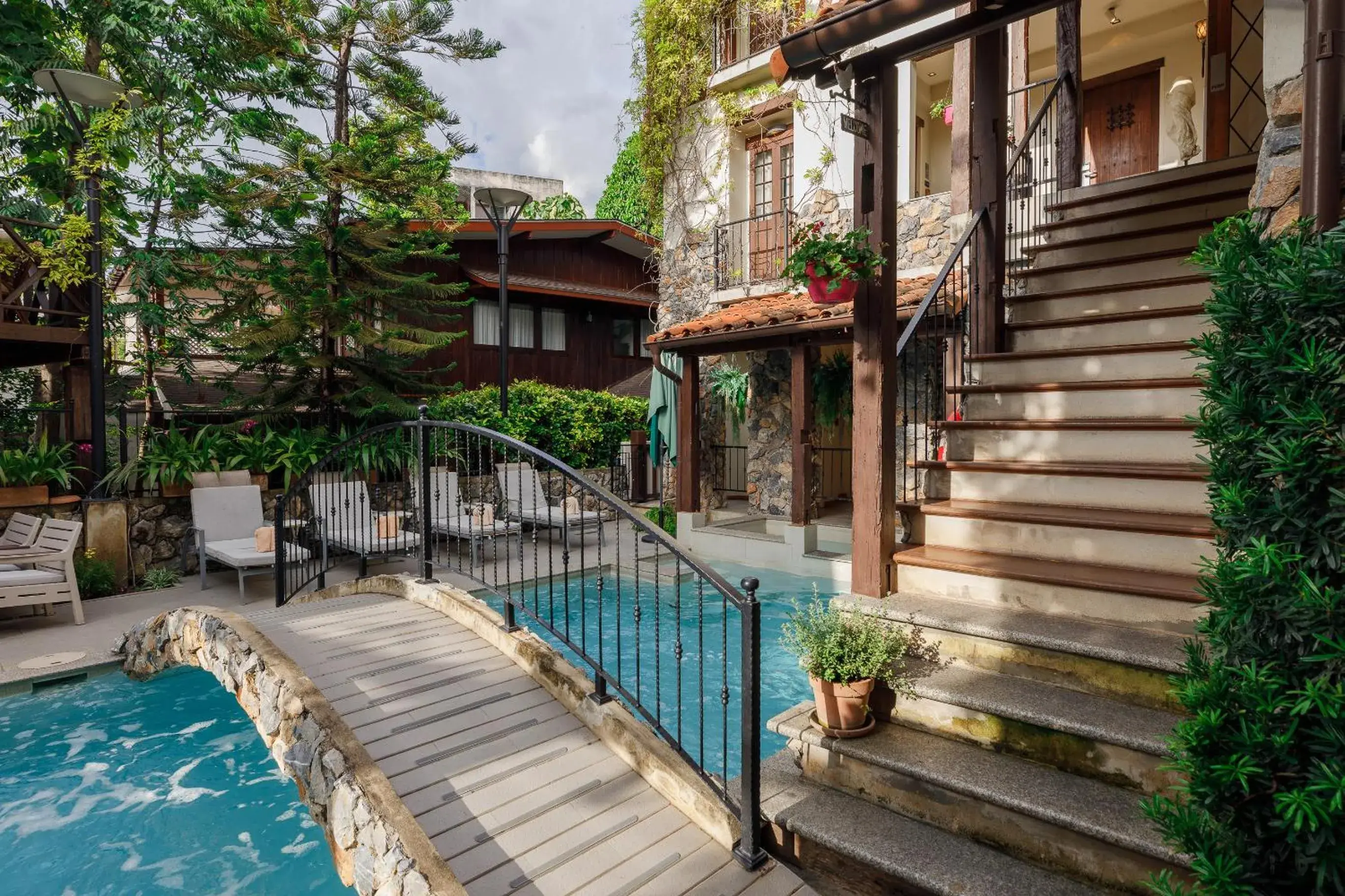 Swimming pool in Le Charcoa Hotel Swimming pool in Le Charcoa Hotel