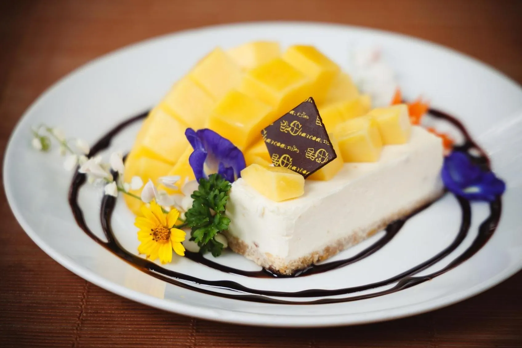 Restaurant/places to eat in Le Charcoa Hotel