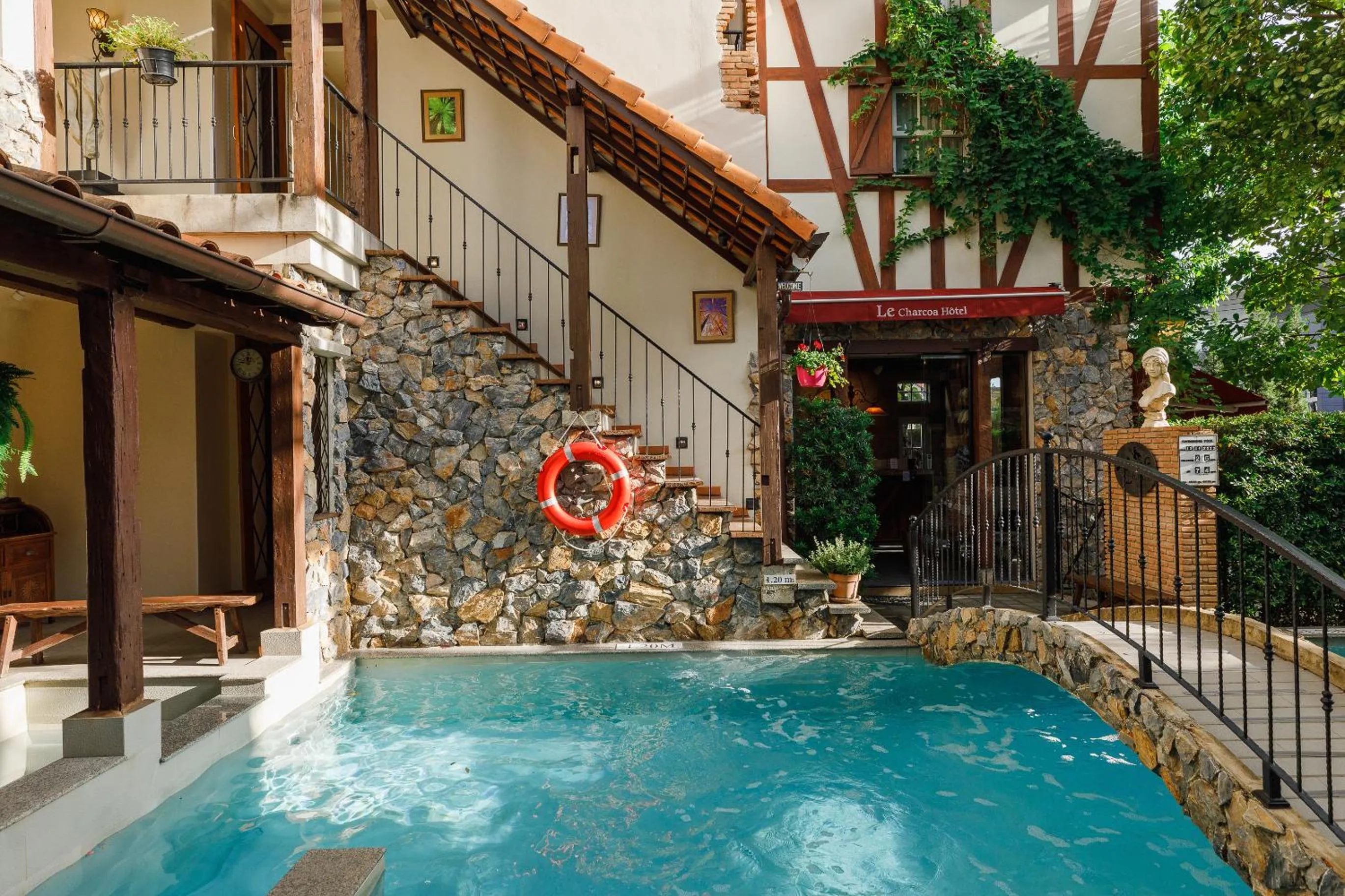 Property building in Le Charcoa Hotel