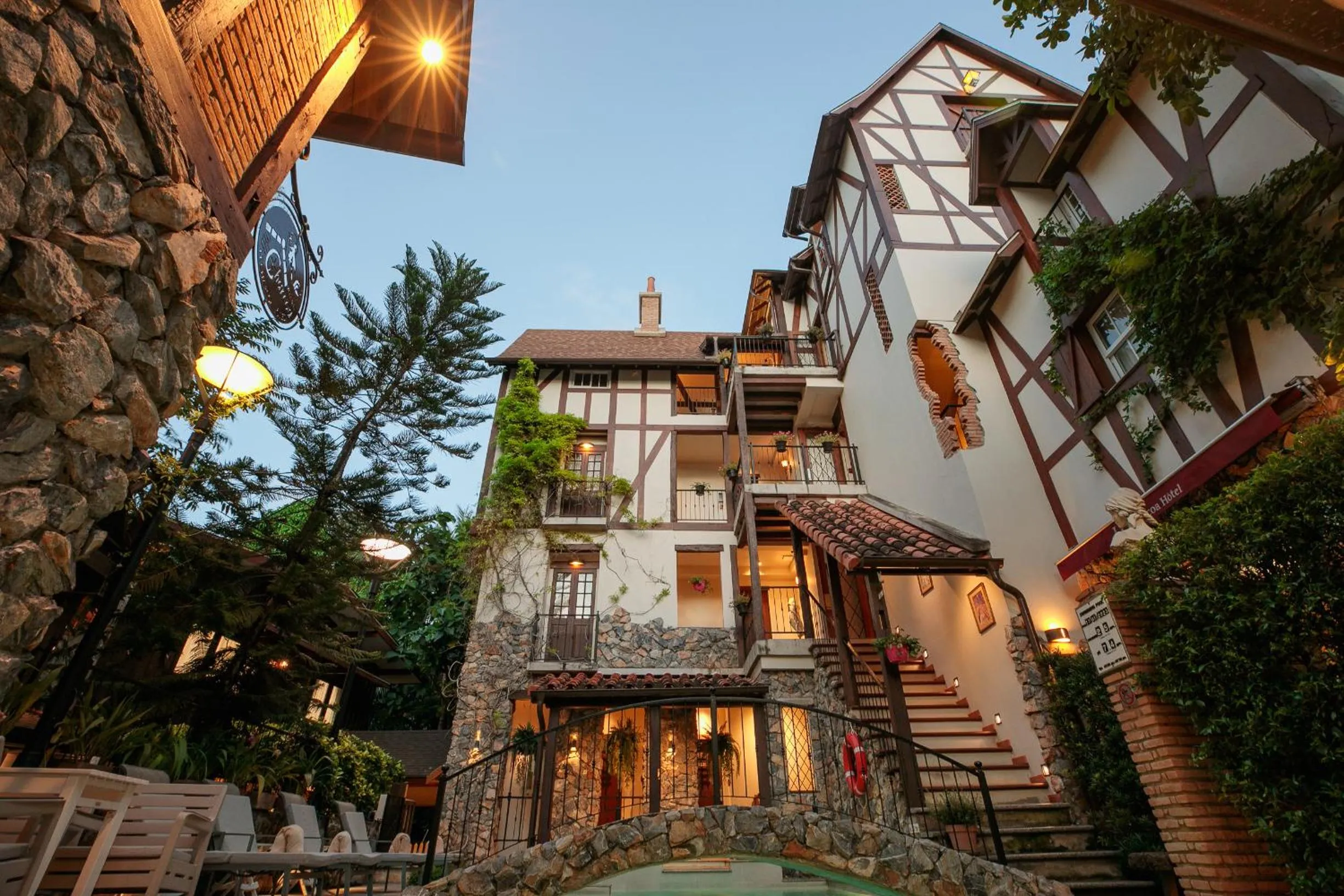 Property building in Le Charcoa Hotel