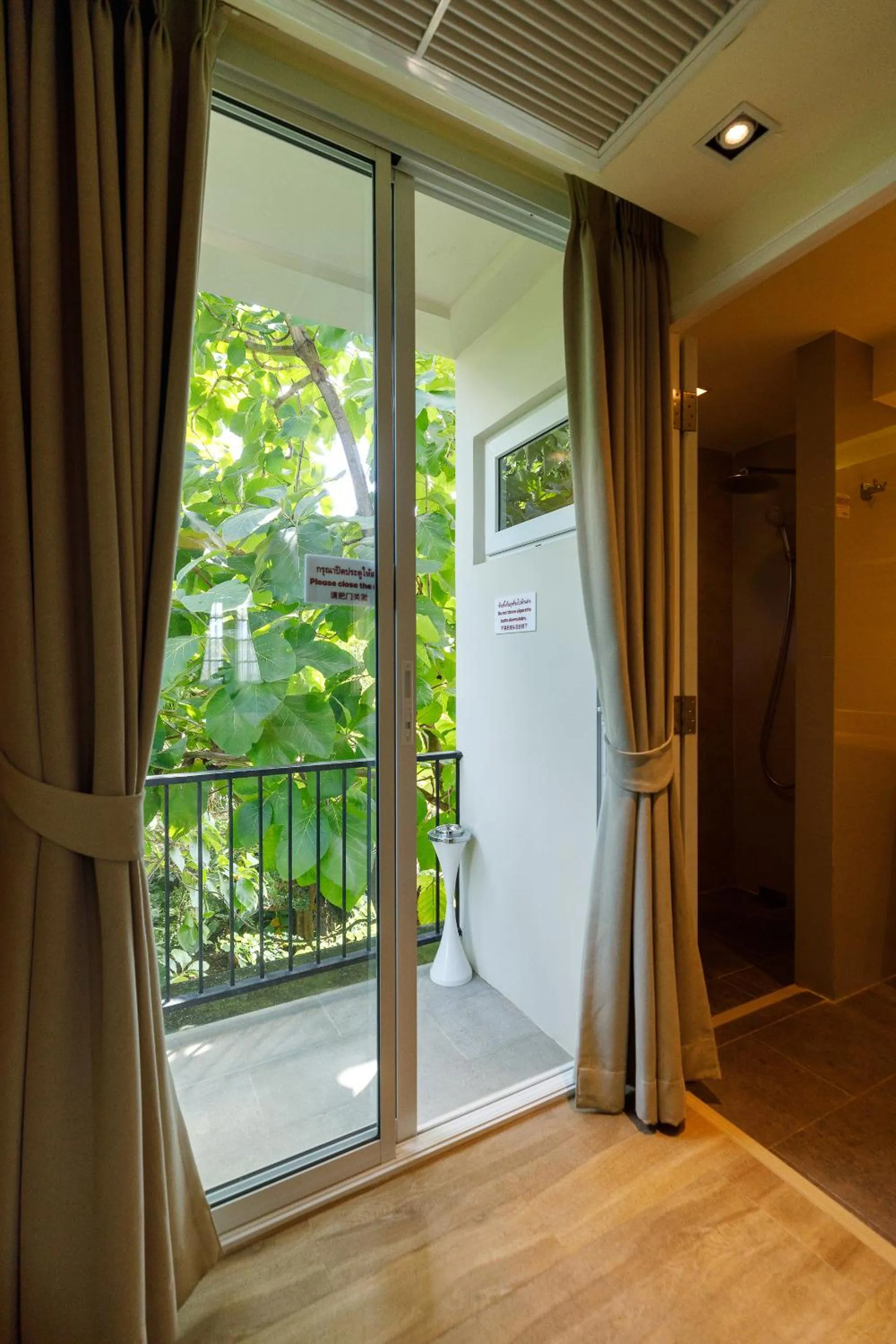 Balcony/Terrace in Le Charcoa Hotel