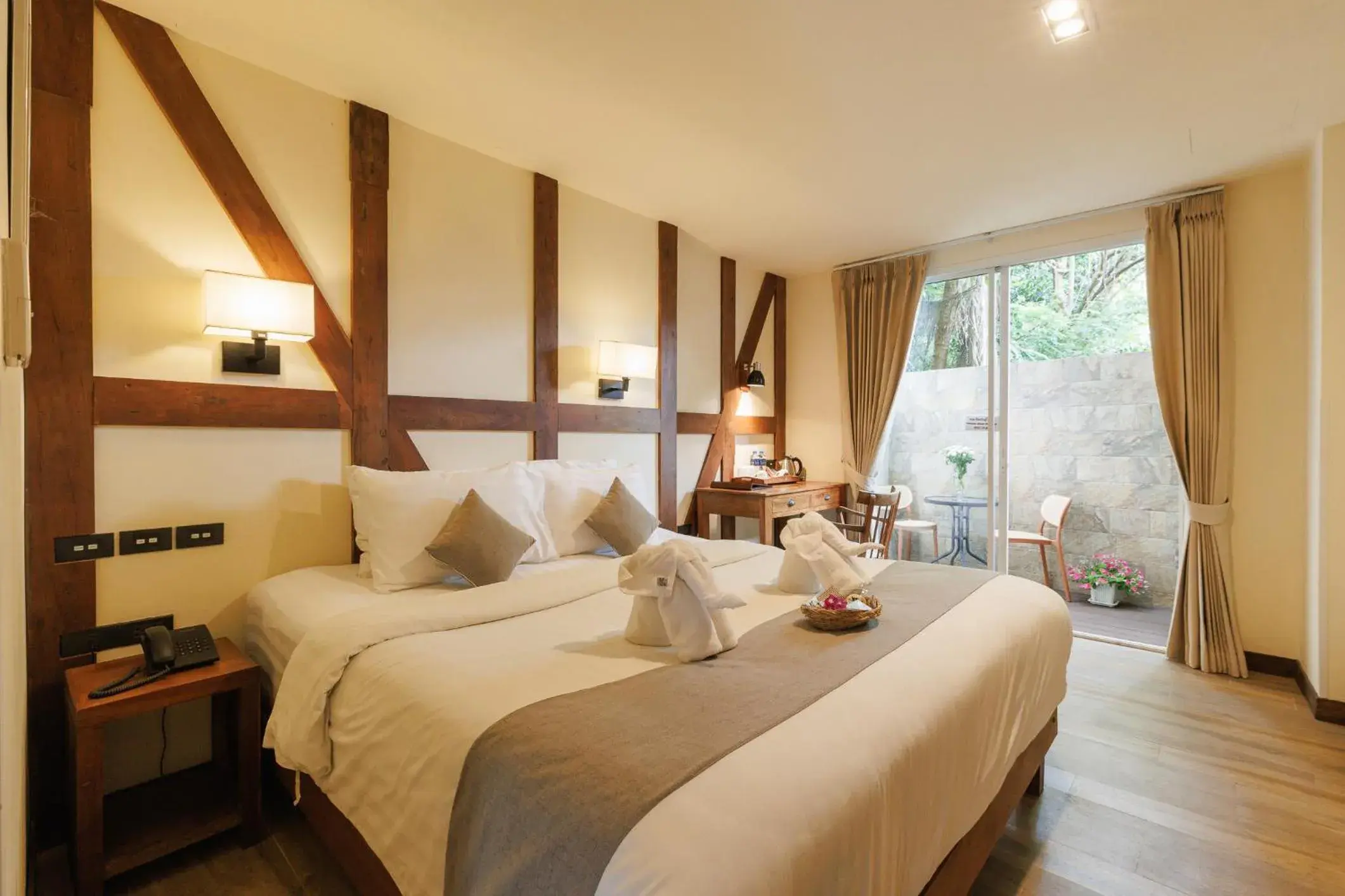 Deluxe Double Room in Le Charcoa Hotel Deluxe Double Room in Le Charcoa Hotel