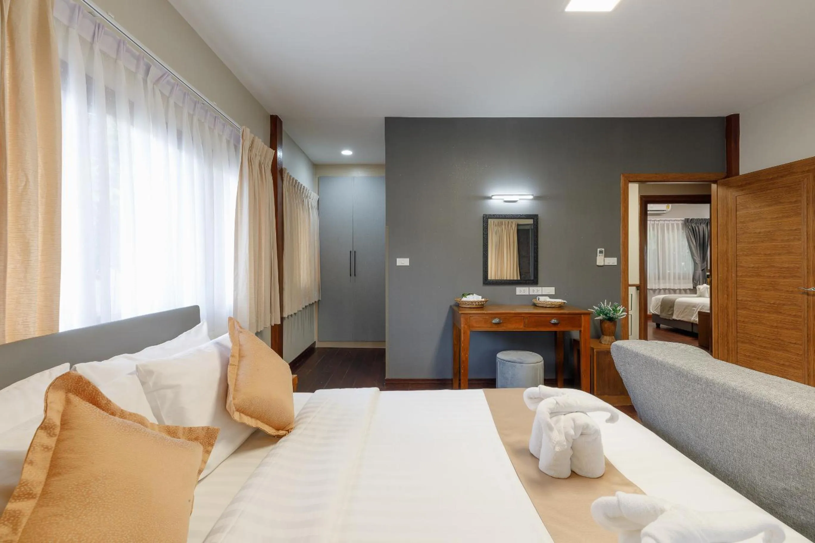 Bedroom, Bed in Le Charcoa Hotel