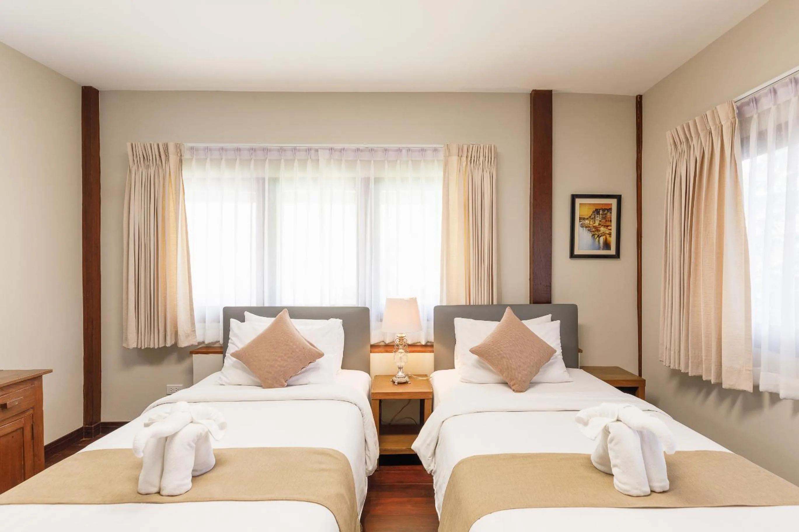 Bedroom, Bed in Le Charcoa Hotel