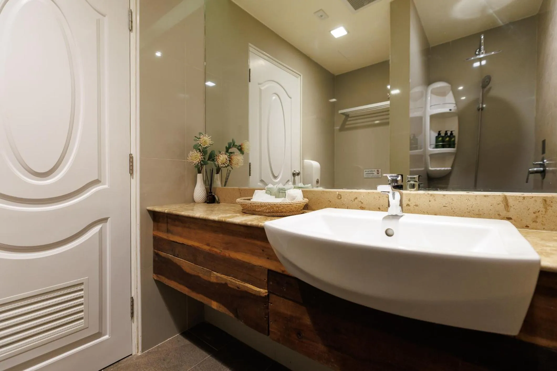 Bathroom in Le Charcoa Hotel