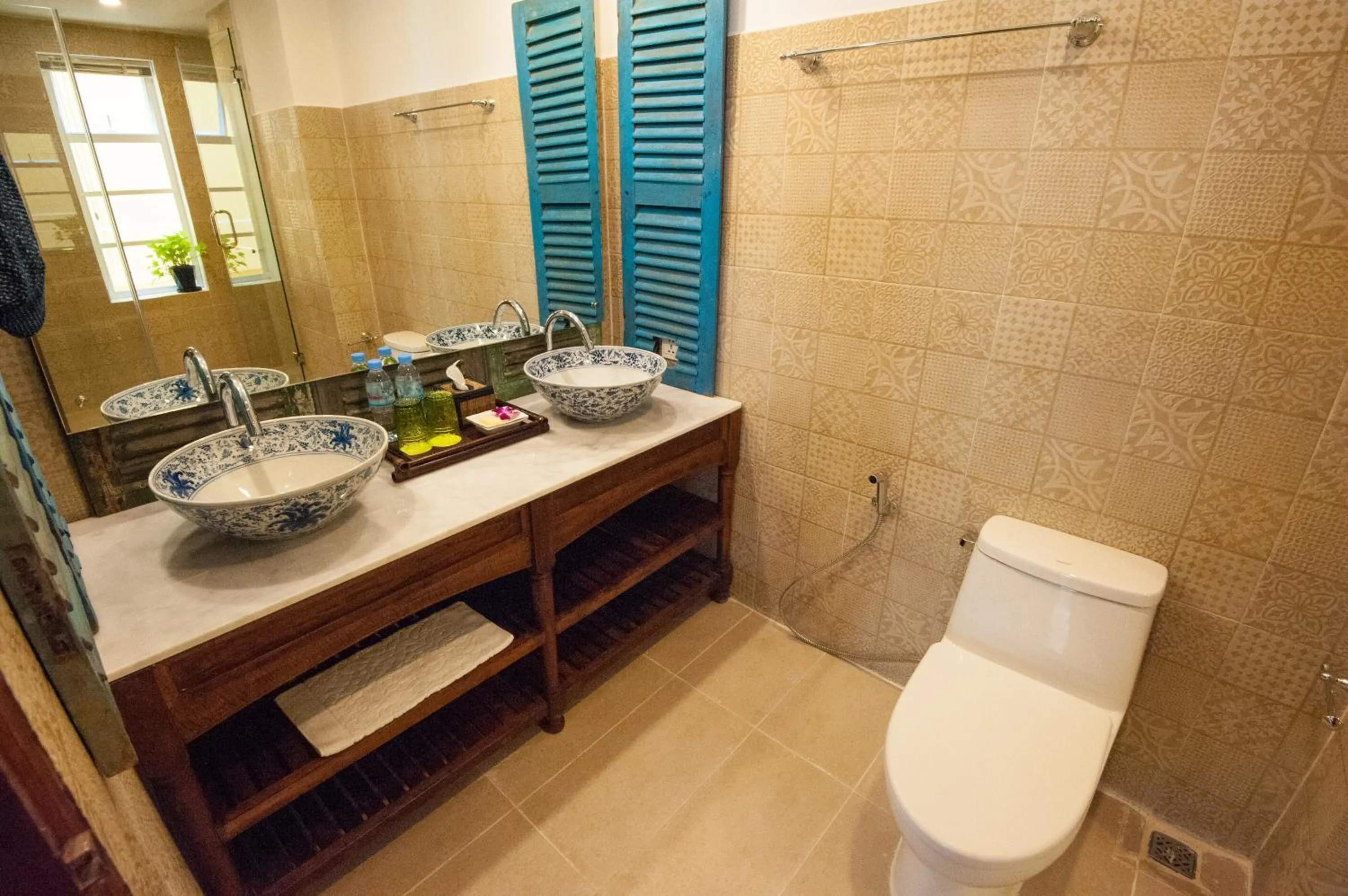 Shower in Khmer Surin Boutique Guesthouse