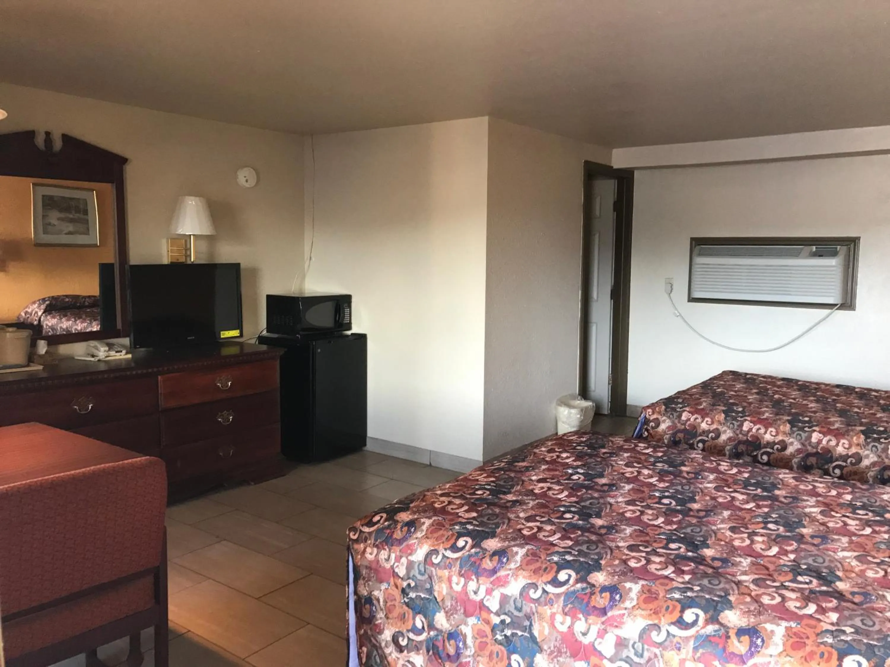 Bedroom, Bed in HWY Express Inn & Suites