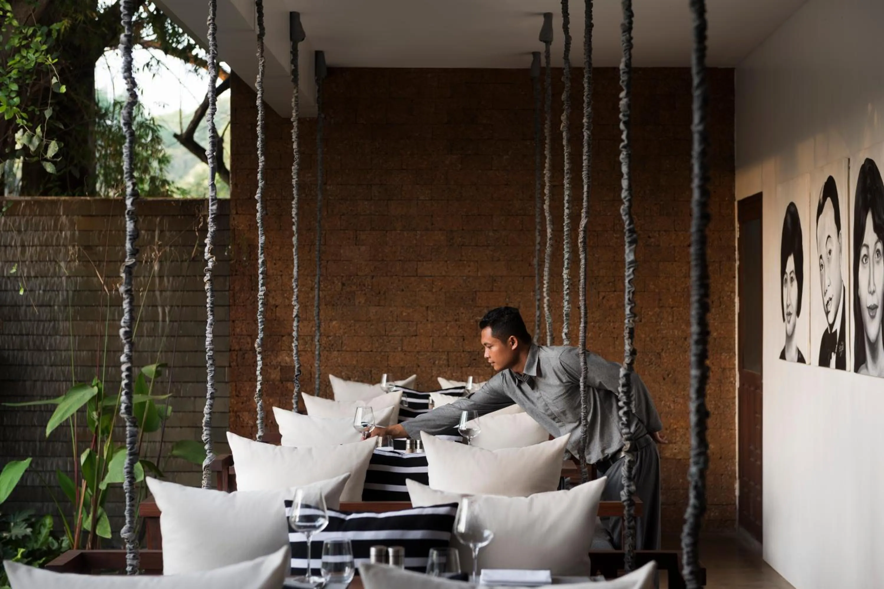 Restaurant/places to eat in Jaya House River Park Hotel