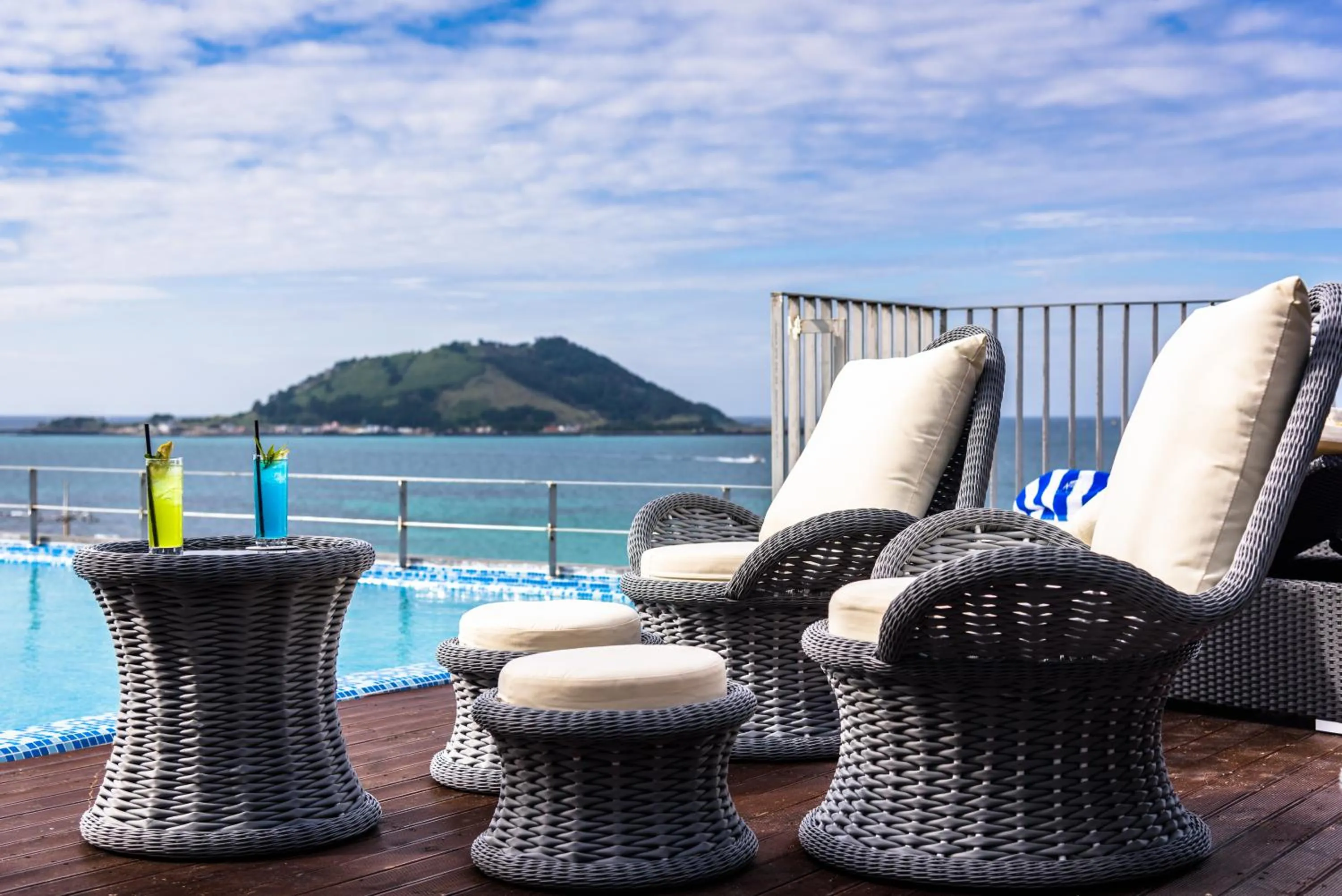 Beach in Aguila Hotel Jeju Oceano Suite