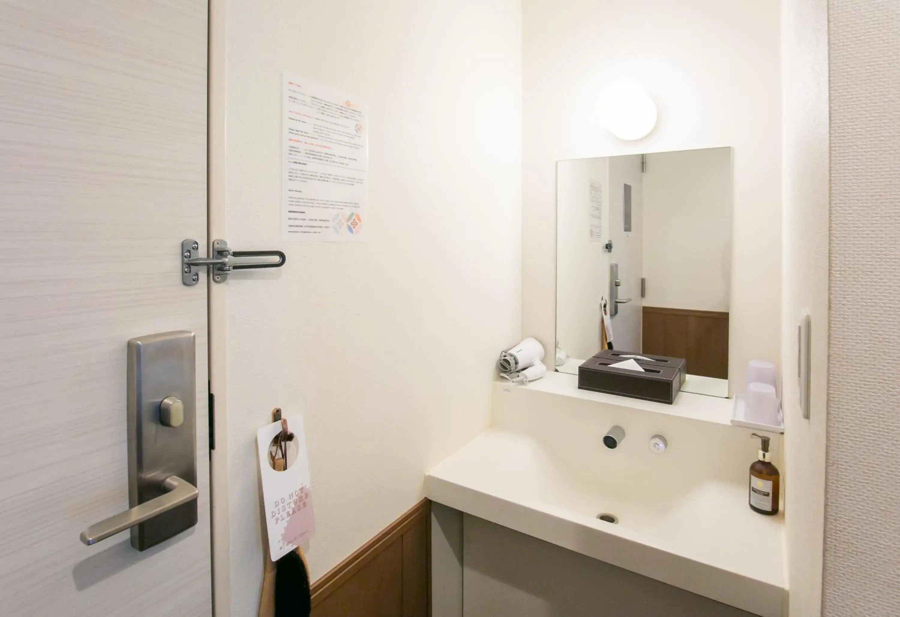 Photo of the whole room in Oak Hotel Edo Photo of the whole room in Oak Hotel Edo