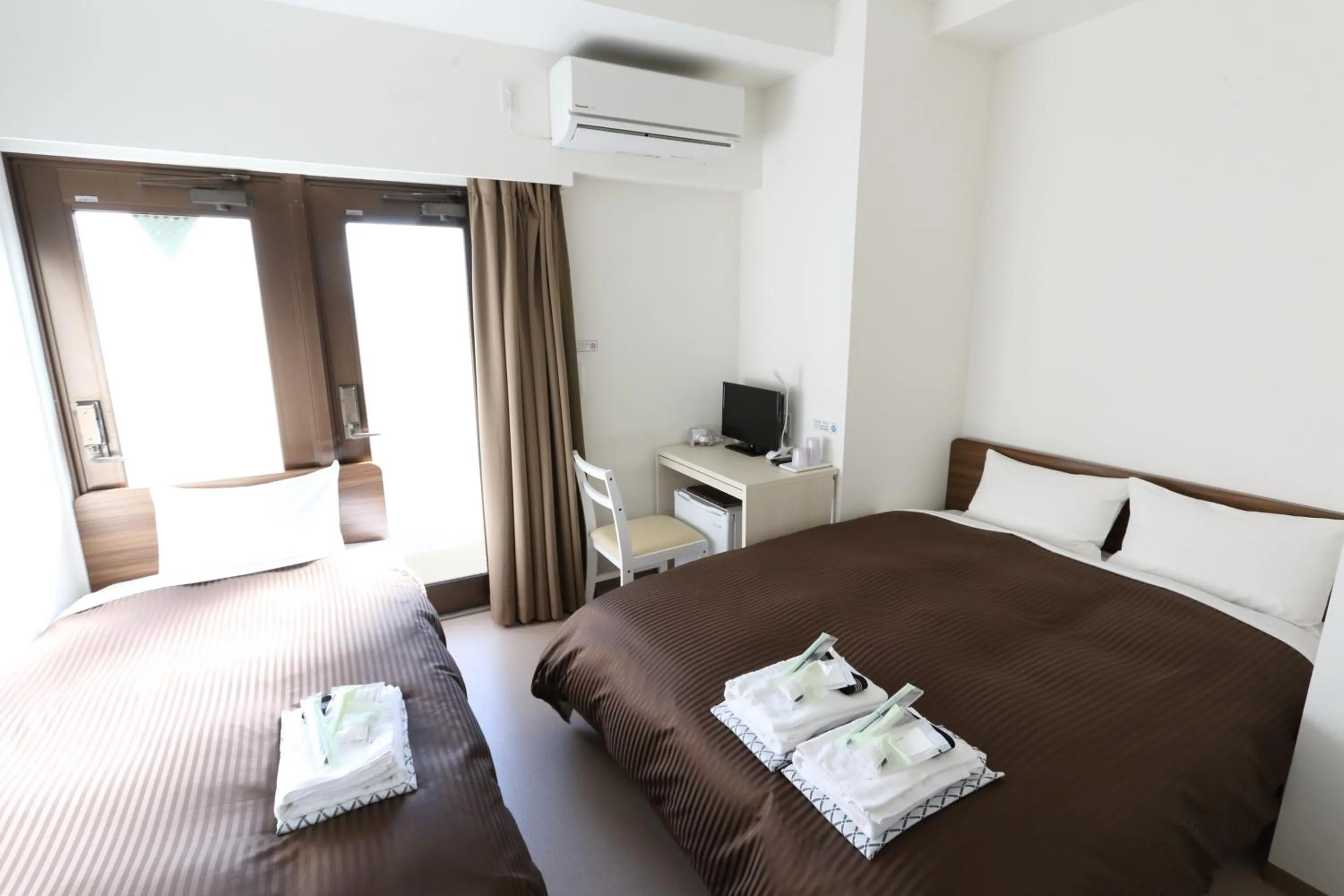 Photo of the whole room, Bed in Oak Hotel Edo