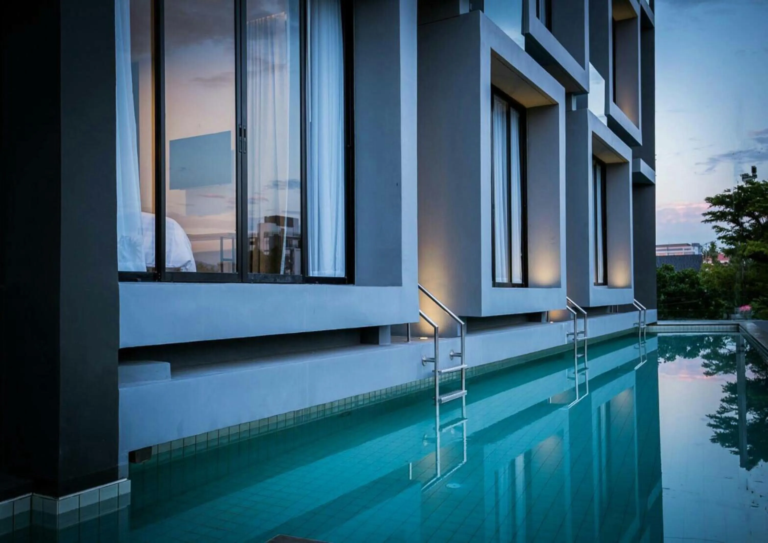 Swimming pool in Kalm Bangsaen Hotel