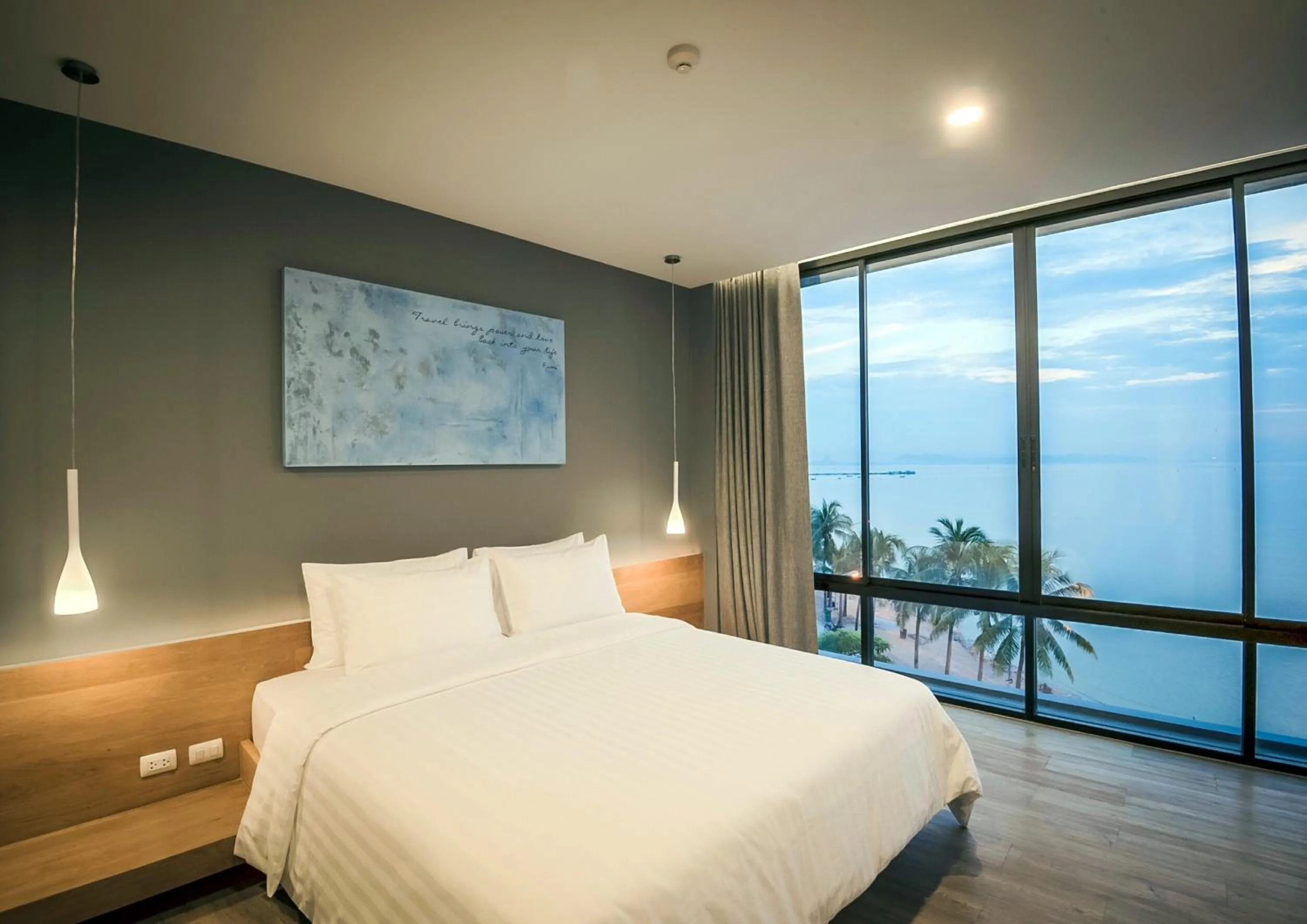Sea view, Bed in Kalm Bangsaen Hotel
