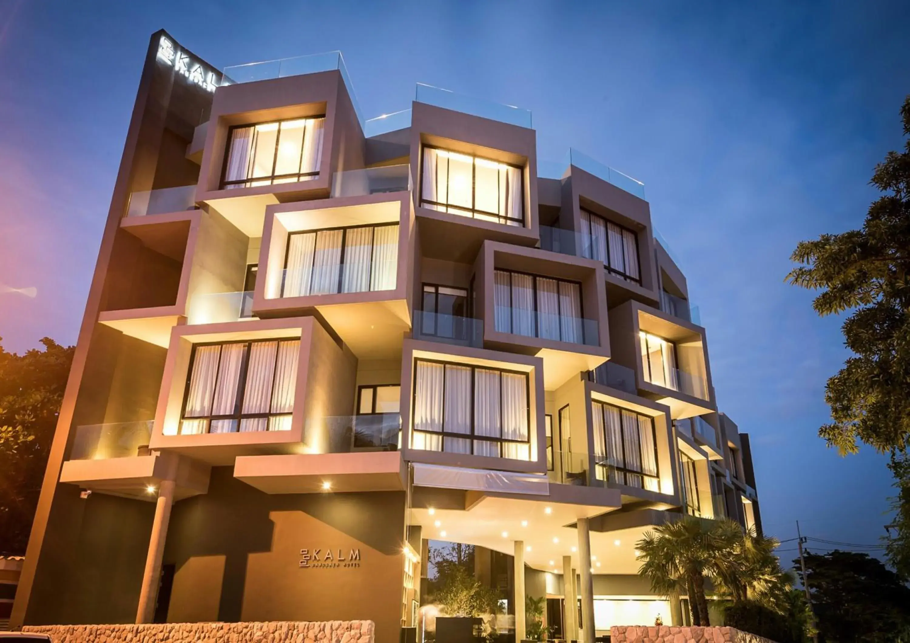 Facade/entrance in Kalm Bangsaen Hotel Facade/entrance in Kalm Bangsaen Hotel