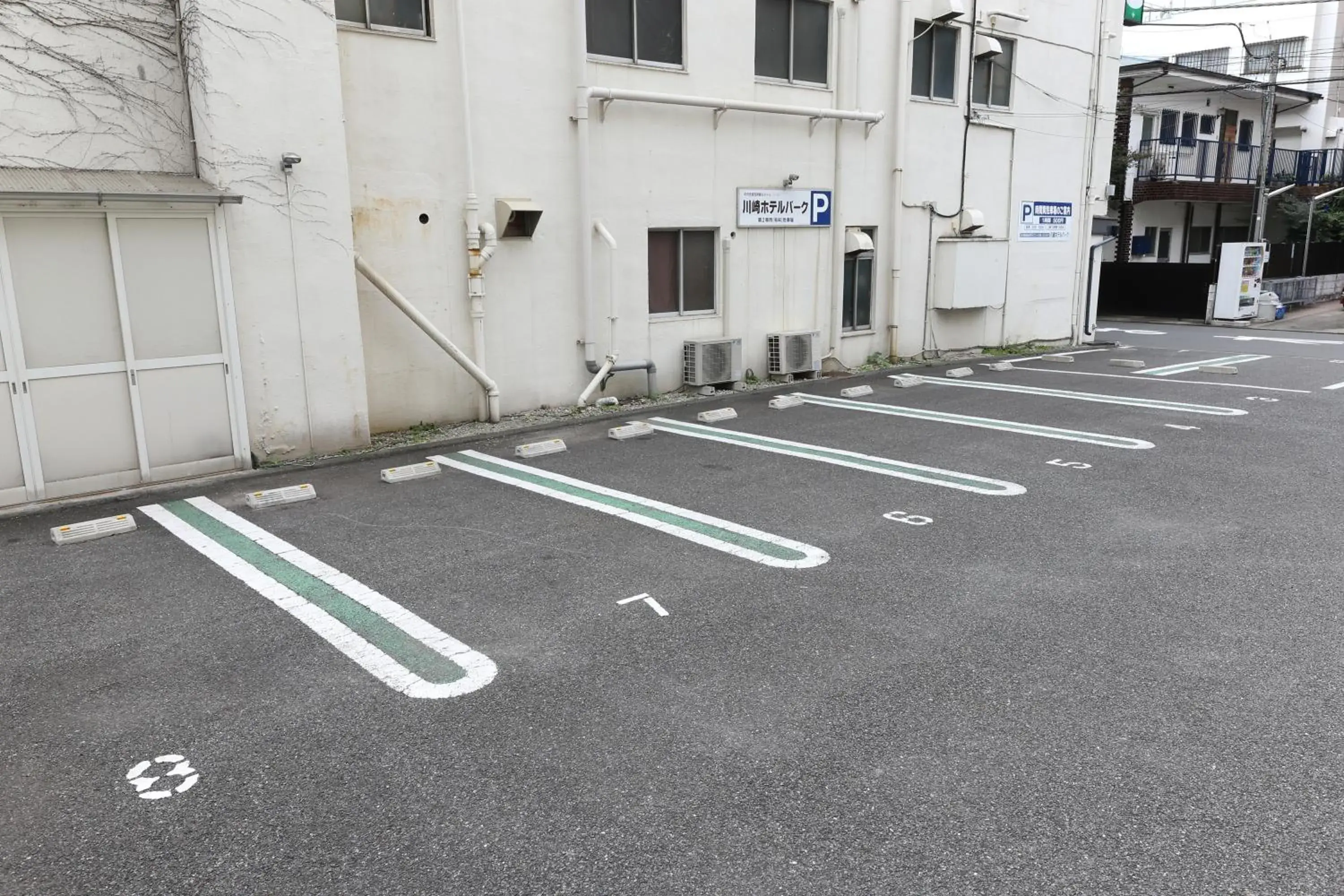 Property building in Kawasaki Hotel Park Property building in Kawasaki Hotel Park