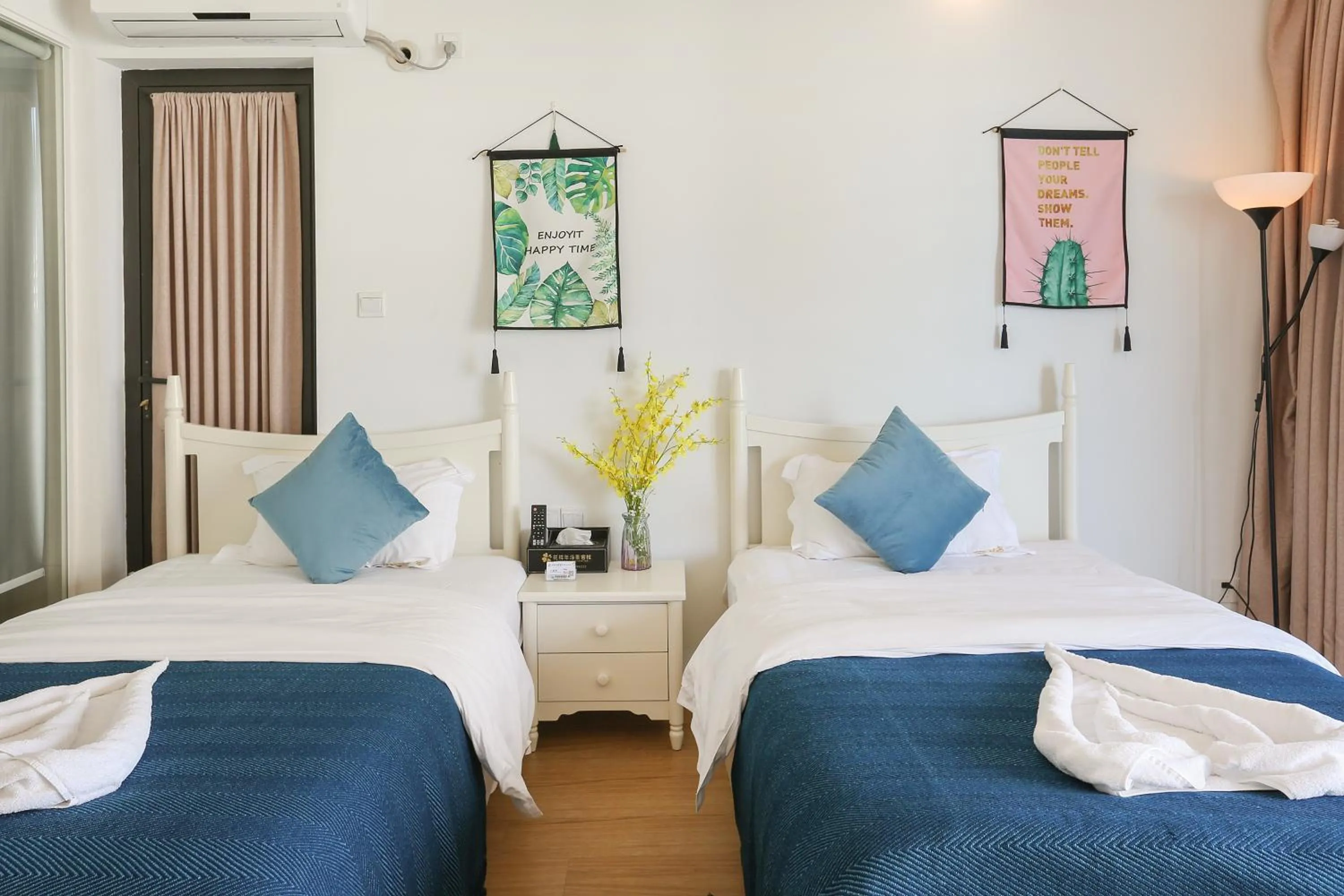 Bed in HuiZhou HuaYangNian Seaview Guesthouse