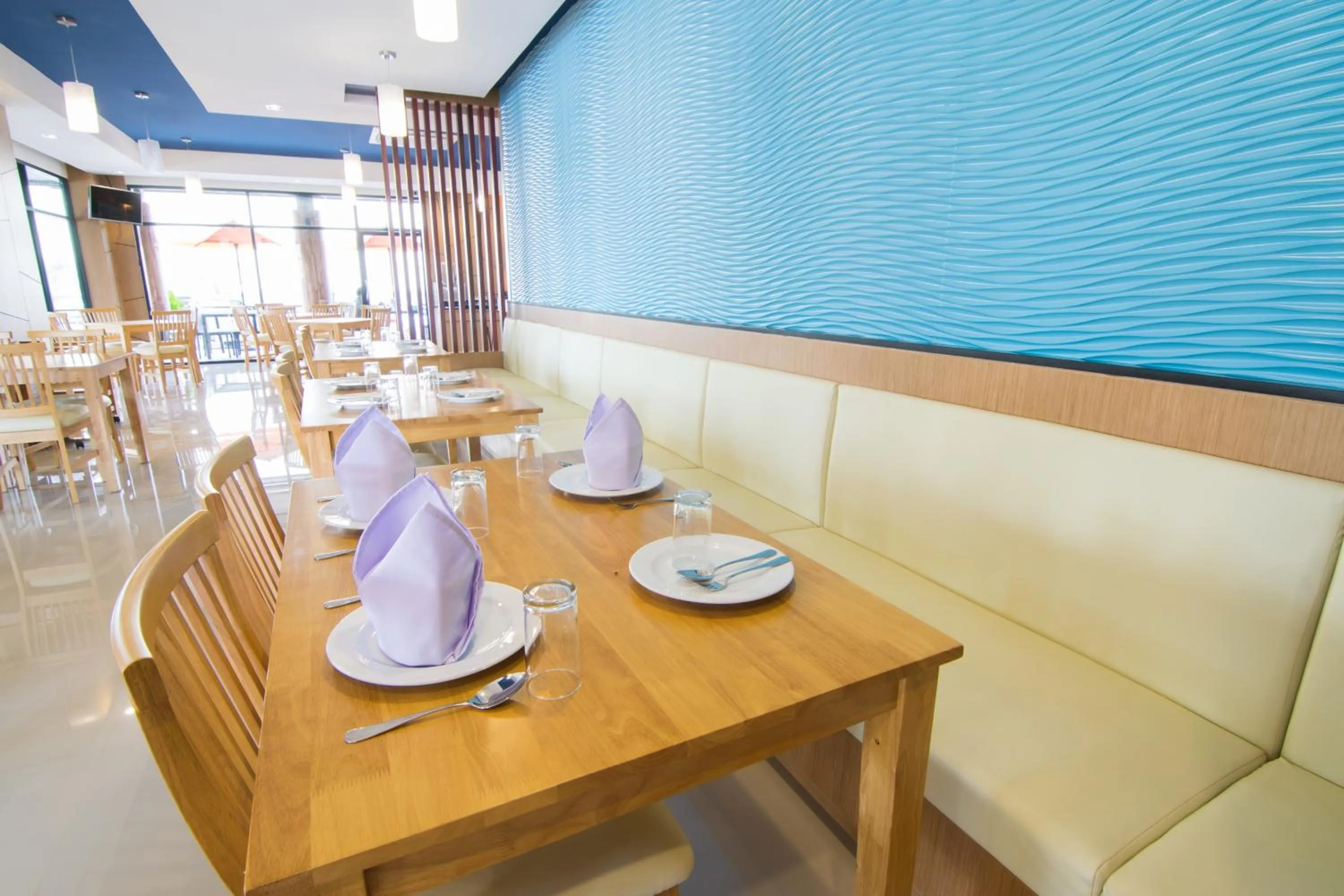 Restaurant/places to eat in Siva Royal Hotel