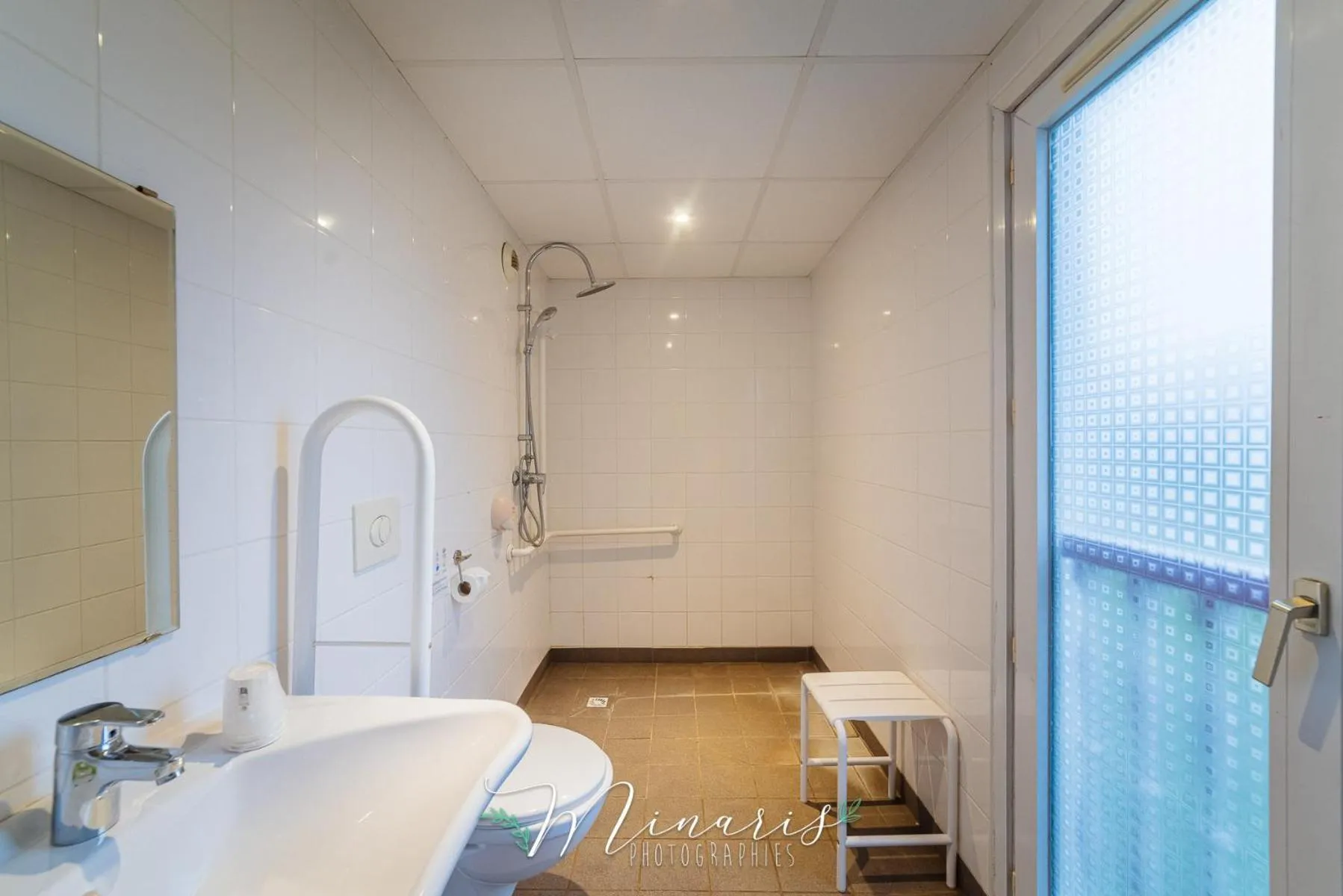 Bathroom in B Hotel Troyes Aéroport