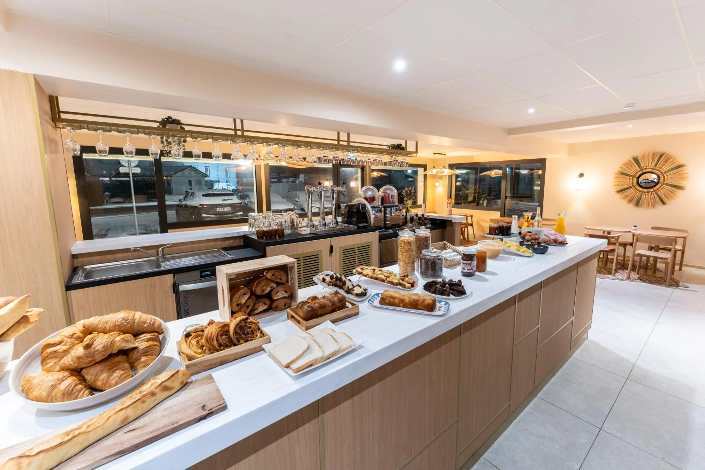 Breakfast in B Hotel Troyes Aéroport