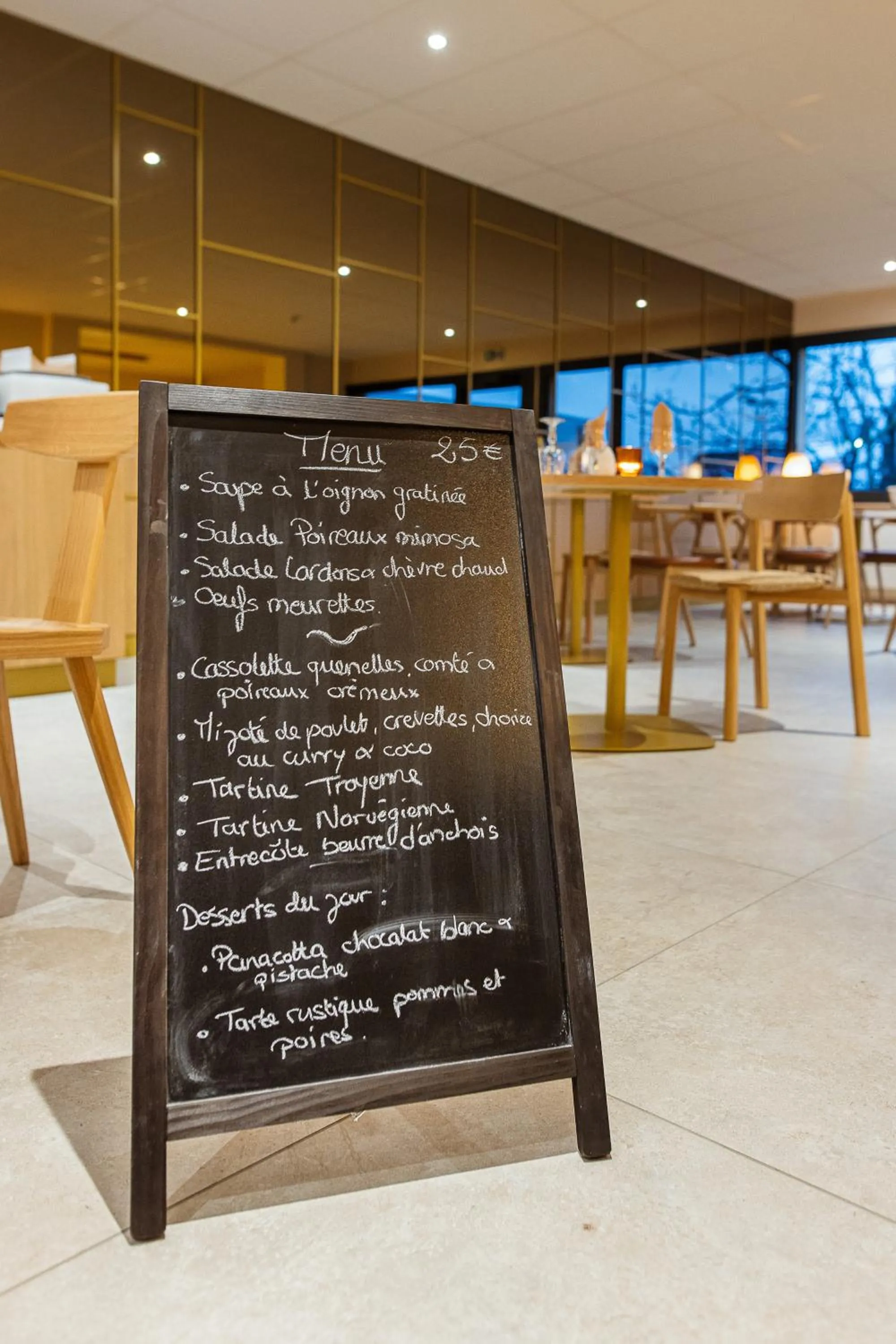 Restaurant/places to eat in B Hotel Troyes Aéroport