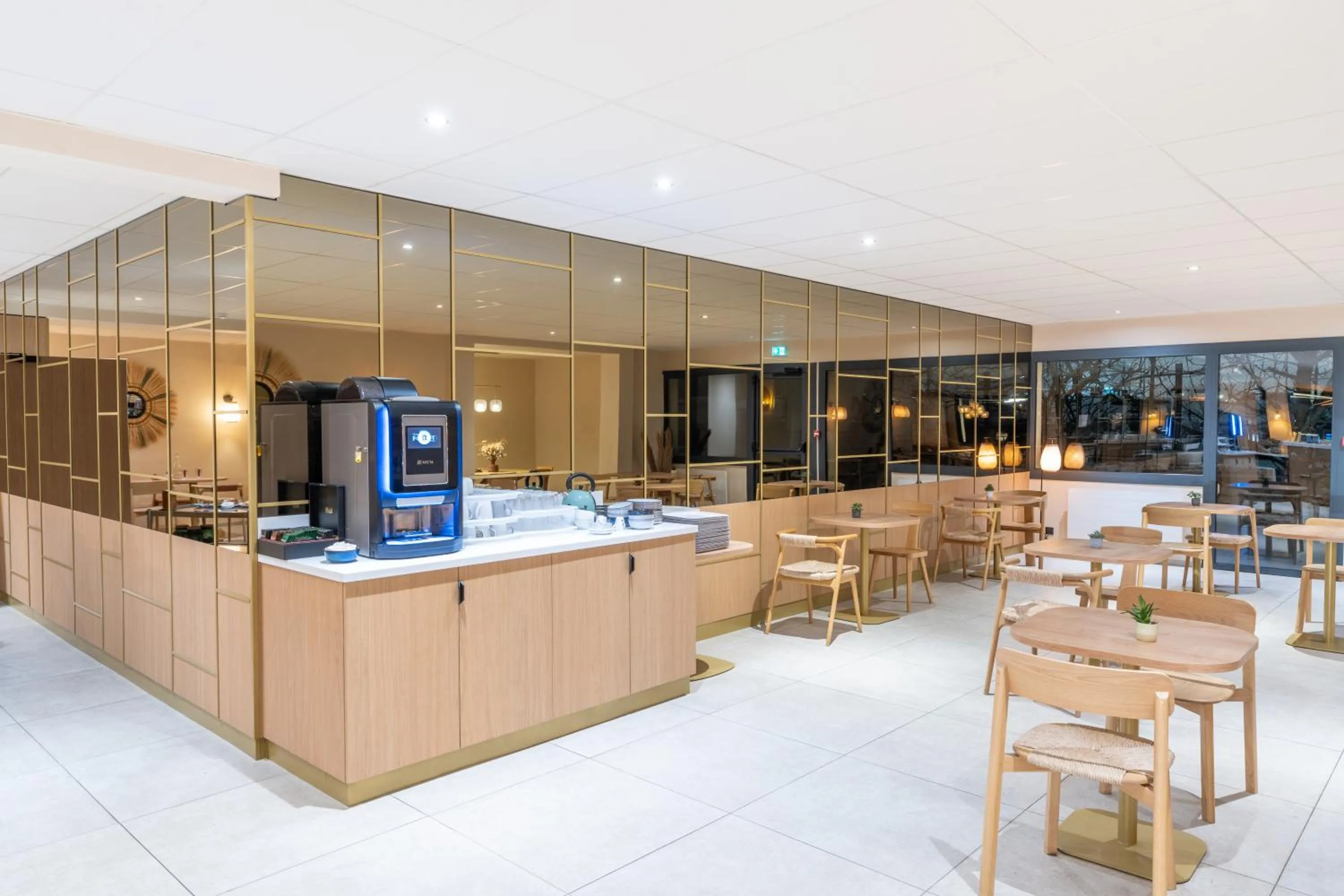 Restaurant/places to eat in B Hotel Troyes Aéroport