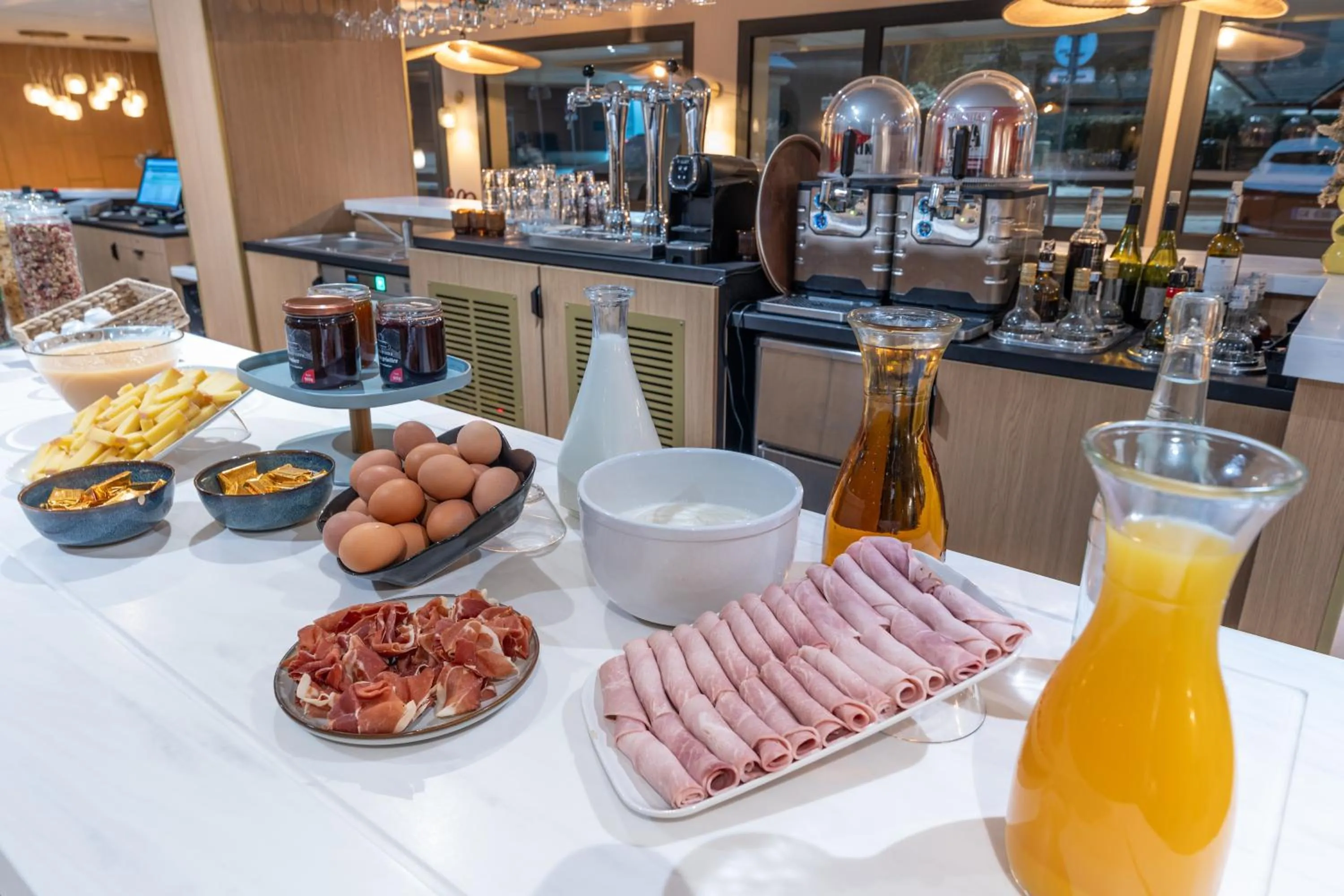 Breakfast in B Hotel Troyes Aéroport