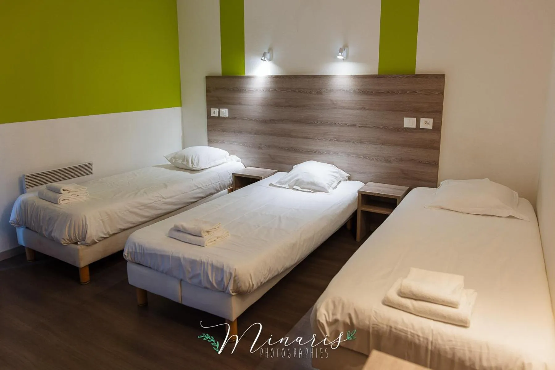 Photo of the whole room, Bed in B Hotel Troyes Aéroport