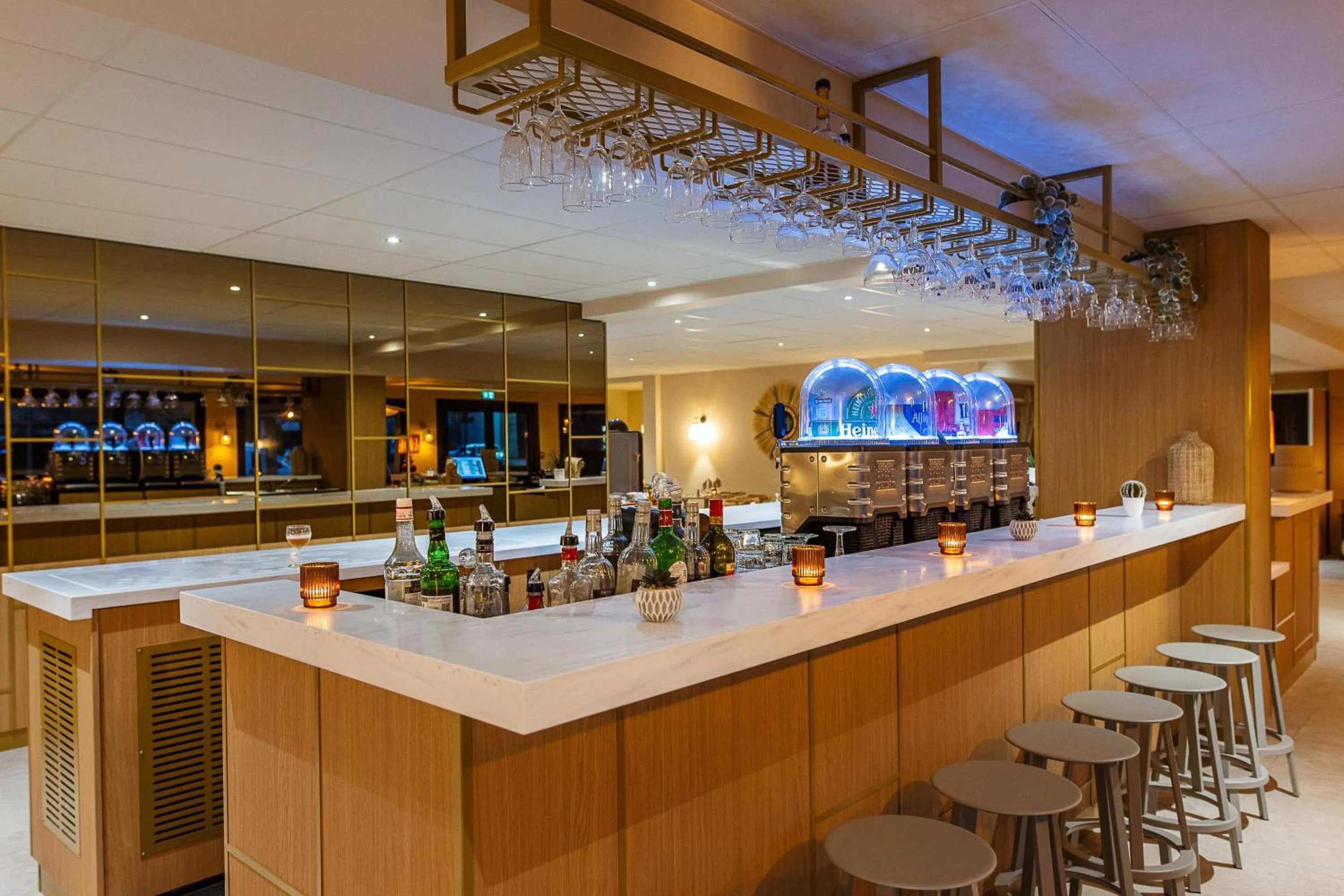 Lounge or bar in B Hotel Troyes Aéroport