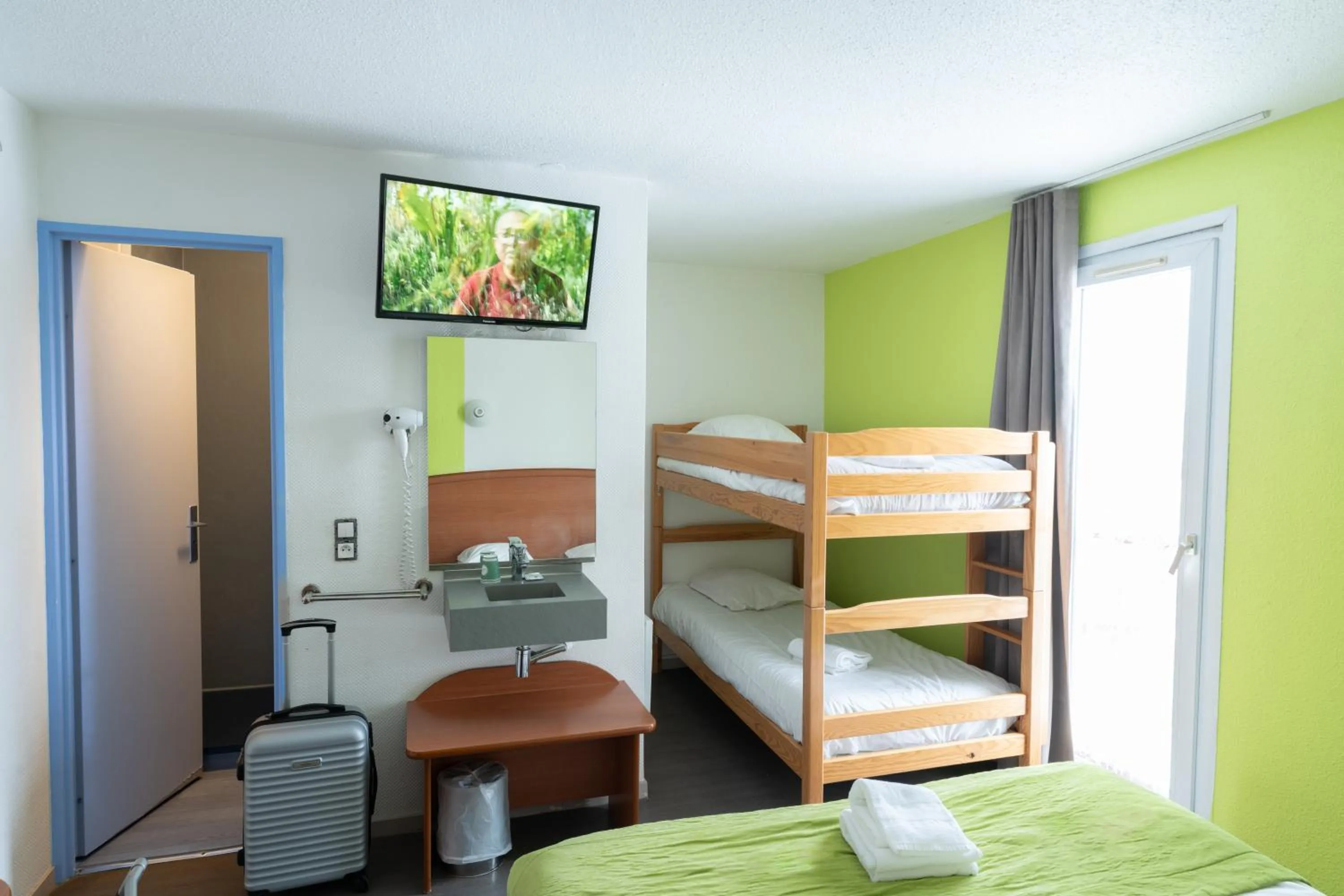 Bed in B Hotel Troyes Aéroport