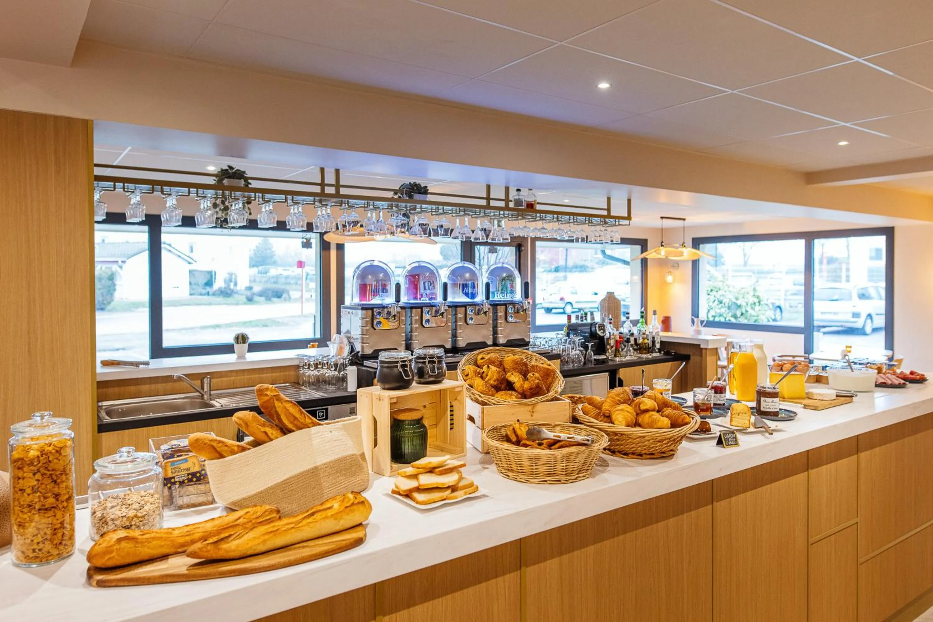 Continental breakfast in B Hotel Troyes Aéroport